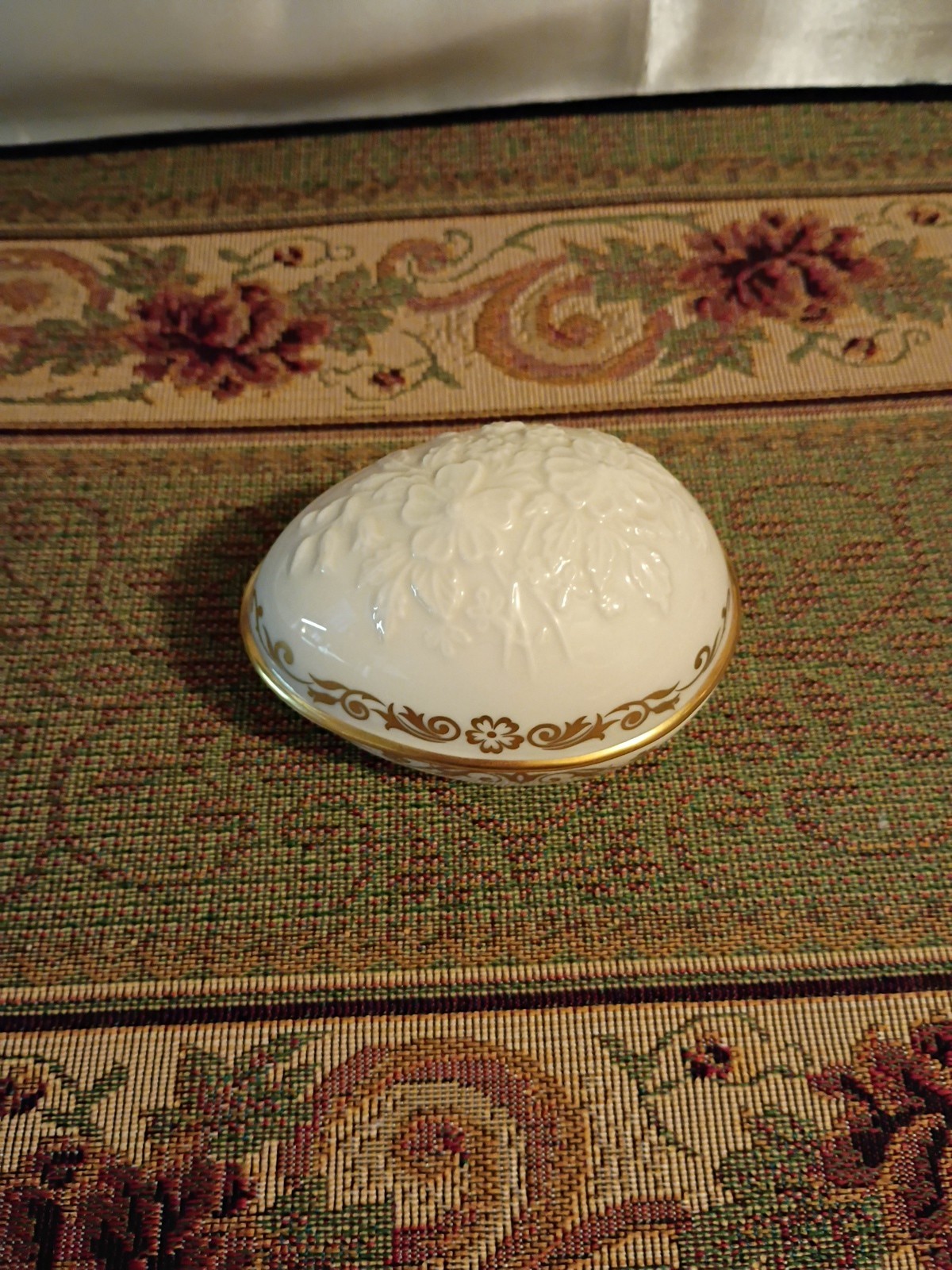 Lenox "Springtime" Egg Box. (30)t