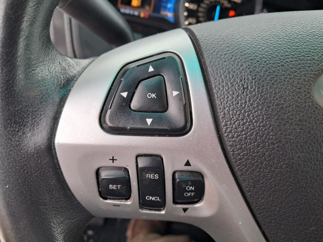EXPLORER 2015 Glove Box 4956094