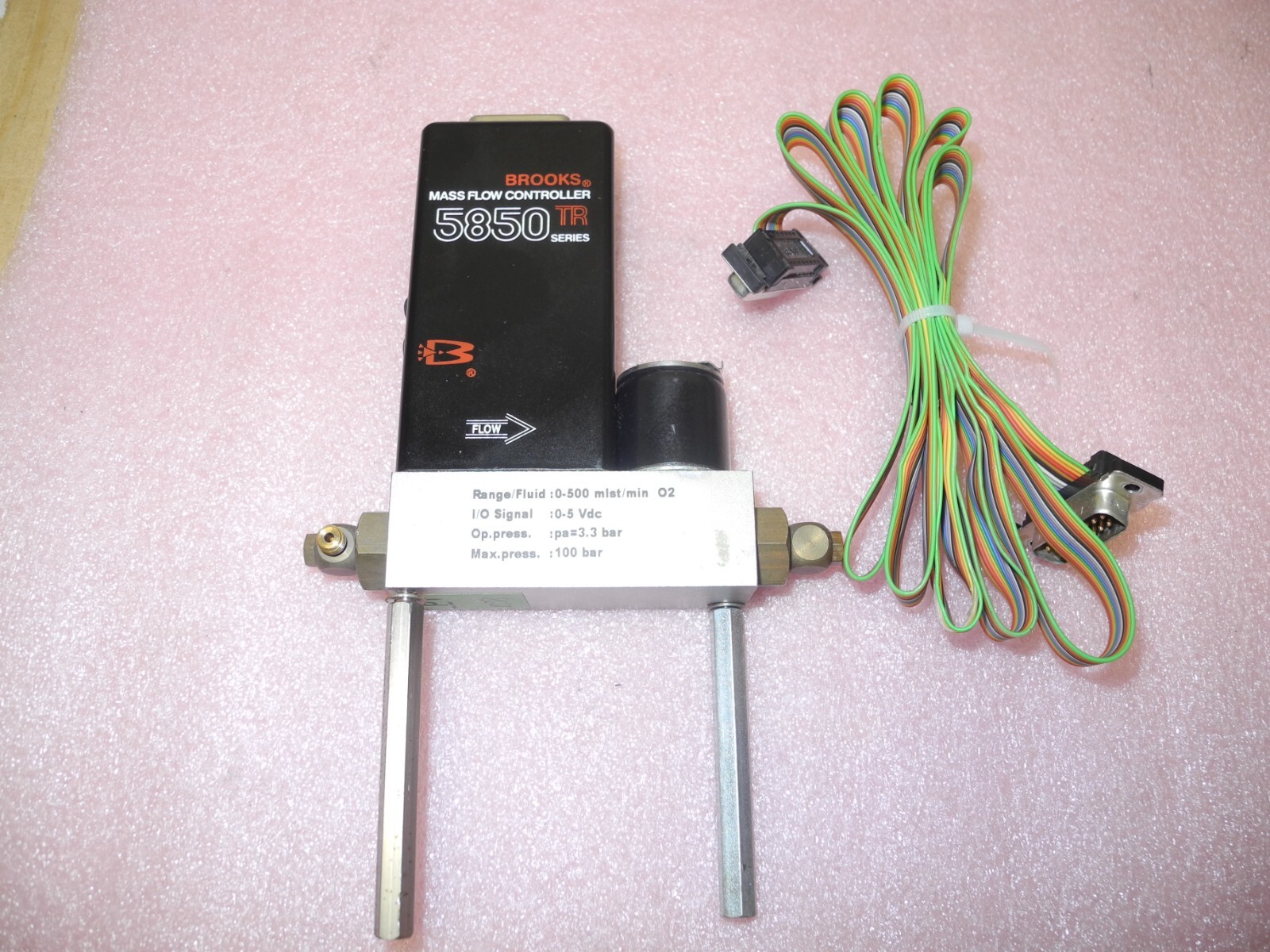 BROOKS MASS FLOW CONTROLLER 5850TR SERIES 5850TR/GA1C101AAGR, CABLE & STAND OFFS