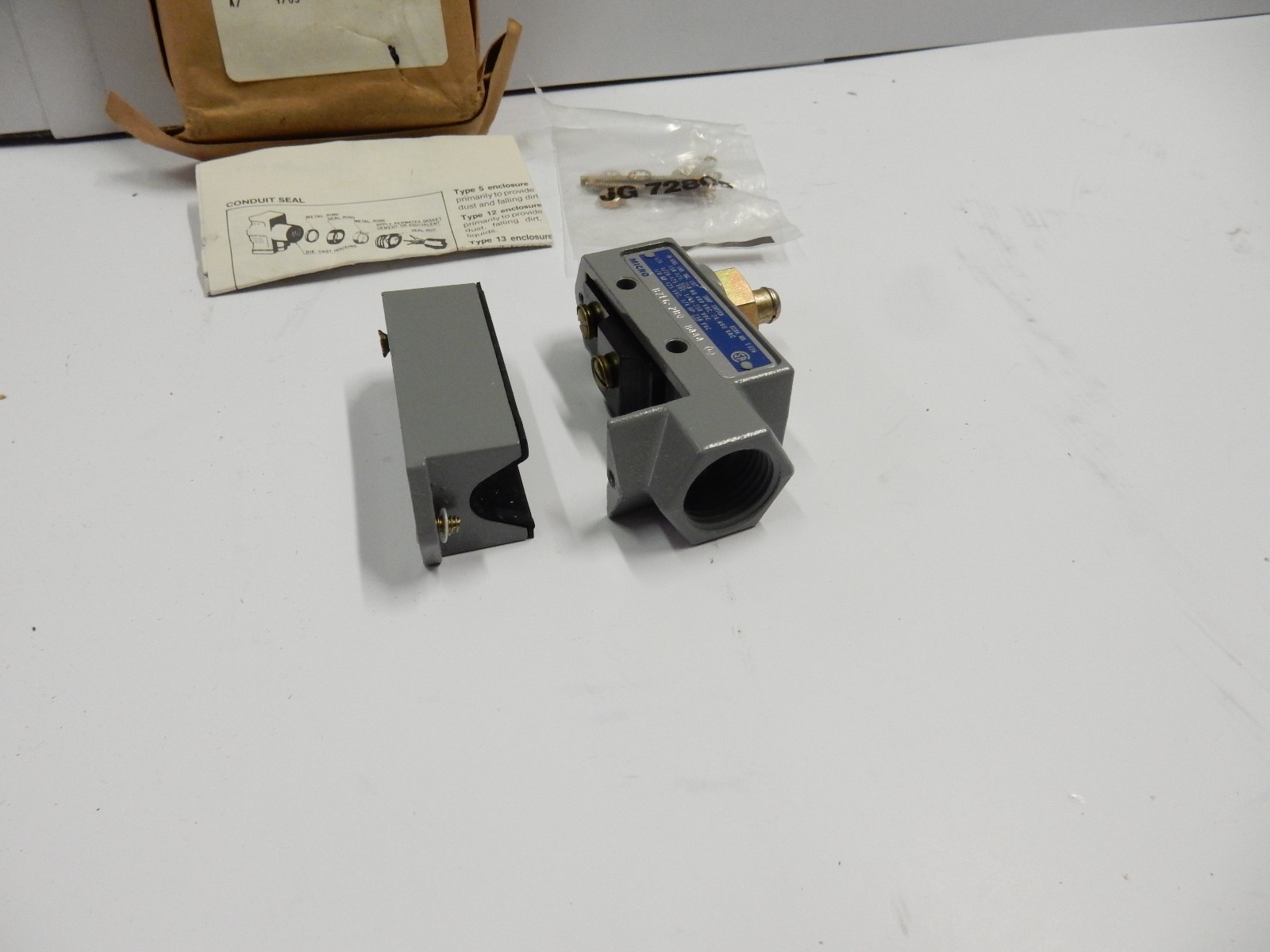 HONEYWELL MICRO SWITCH BZE6-2RQ SENSITIVE SWITCH 5930-00-959-0077