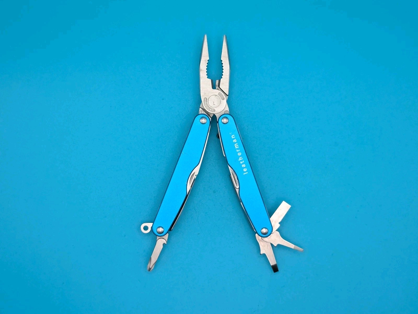 Leatherman Juice CS4 Multi Tool! Retired! GLACIER BLUE!