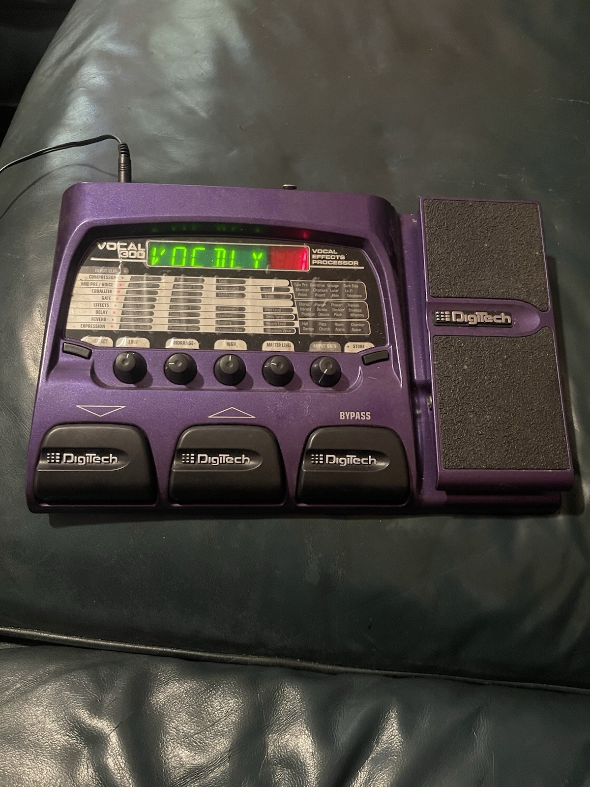DigiTech Vocal 300 Digital Vocal Effects Processor Pedalboard VOC300V
