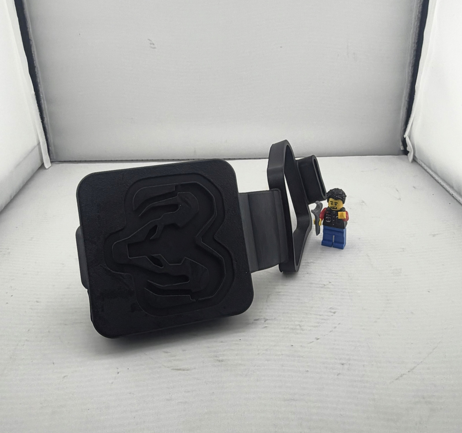 2020-2024 RAM 1500 TOW HITCH RECEIVER PLUG COVER RAM LOGO NEW MOPAR 82216302AA