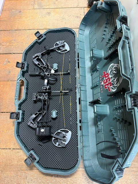 Diamond Archery Edge 320 Right Hand 7-70 lb Compound Bow Package (A1G012241)
