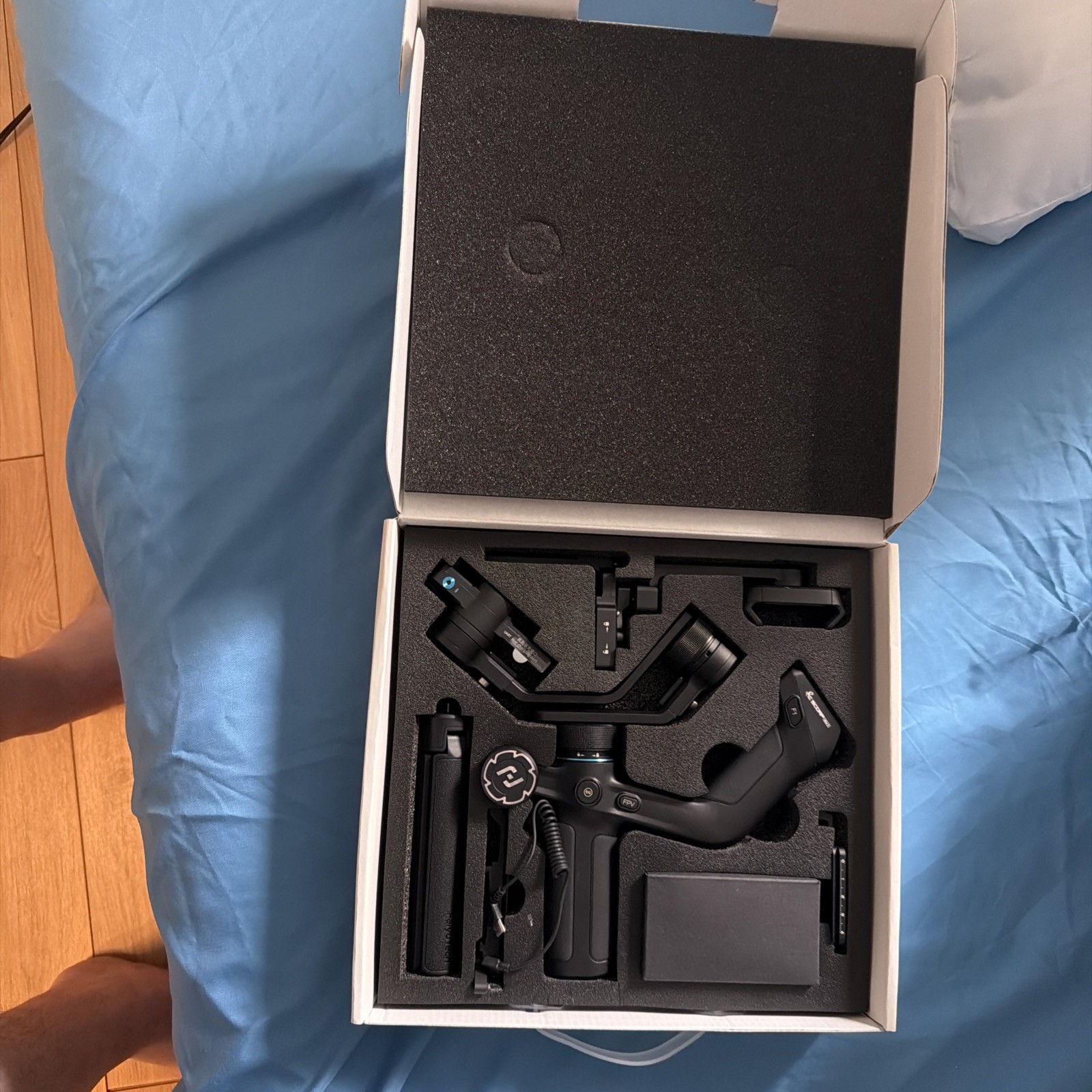 SCORP MINI 2 Gimbal Stabilizer for Mirrorless Camera & Smartphone | AI Tracking