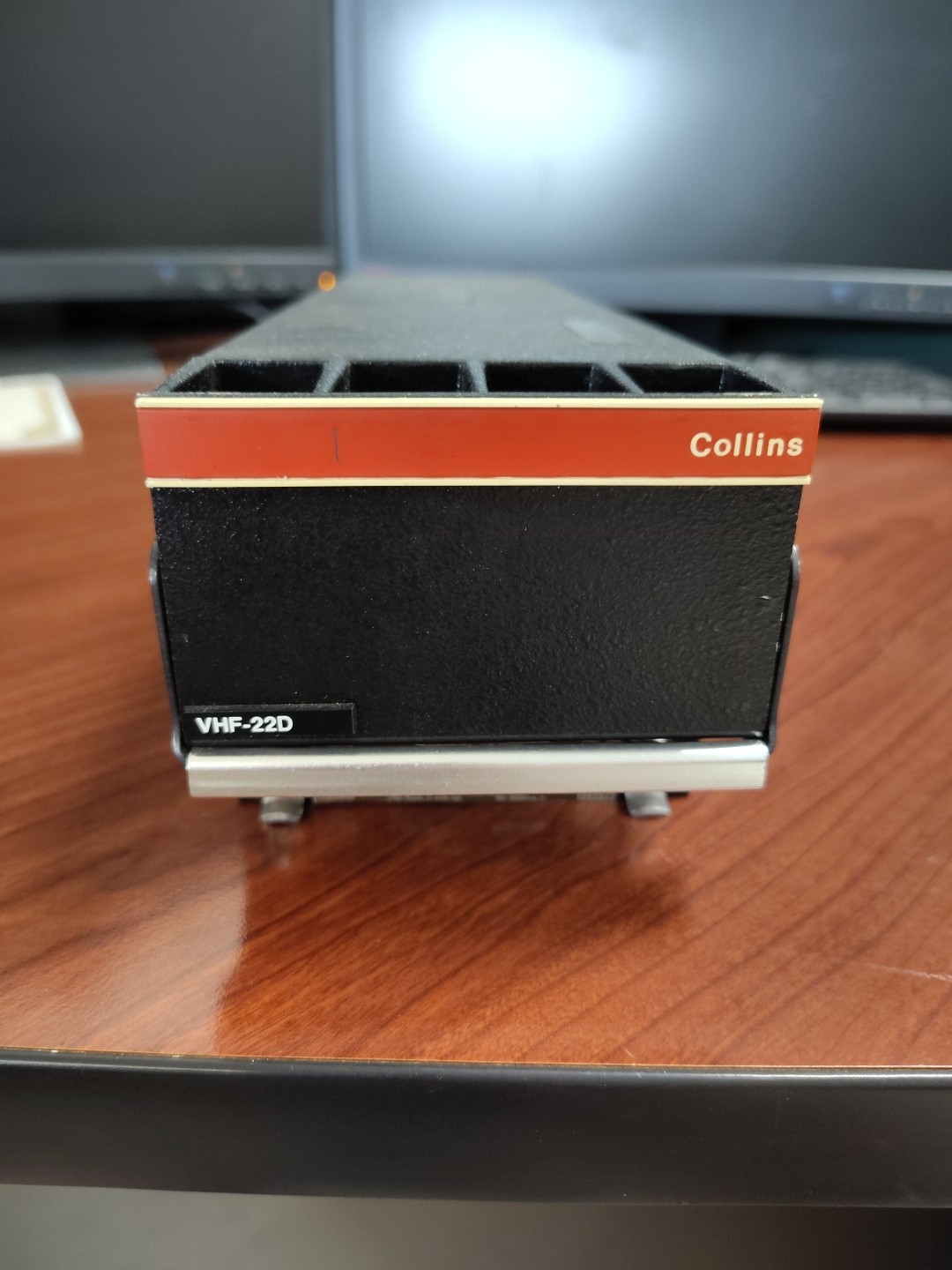 Collins VHF-22D Transceiver VHF COMM P/N 822-1114-021-091