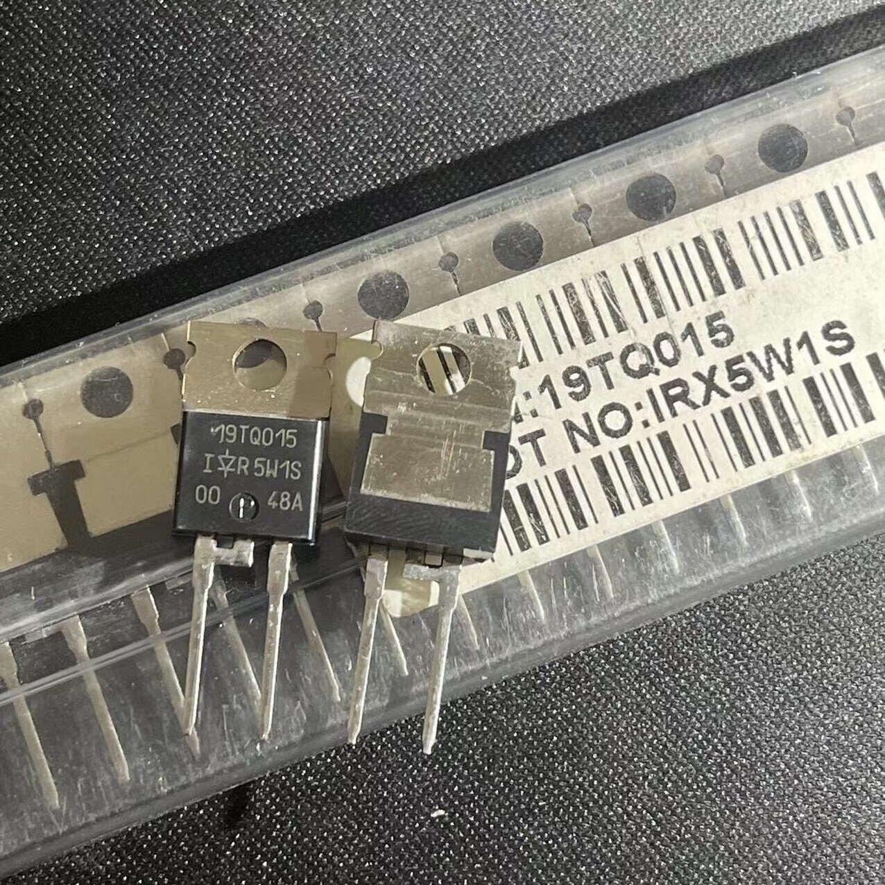 New IR 19TQ015 Schottky 19A 15V TO-220-2 x 10pcs *mp