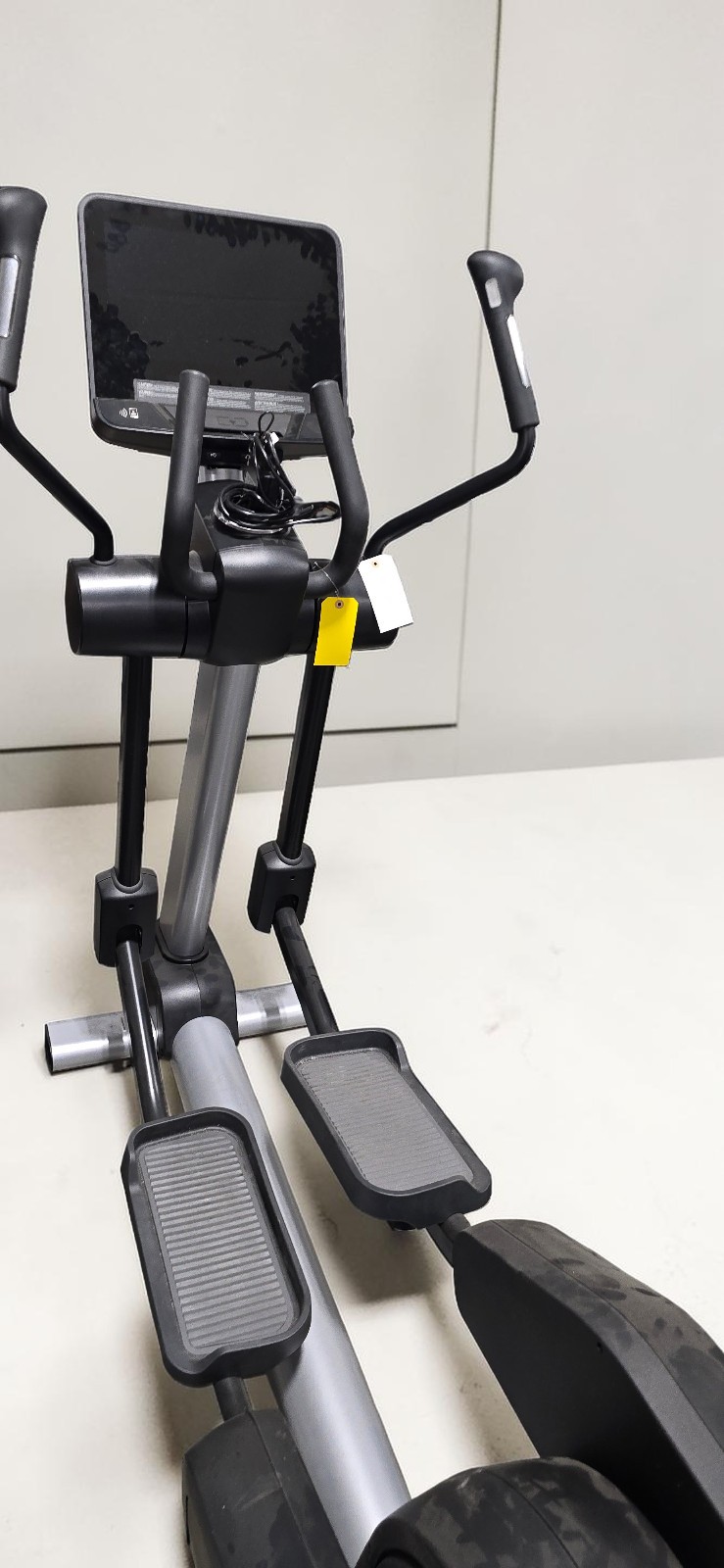 Life Fitness Integrity Elliptical with SE4 Console - Cleaned & Serviced