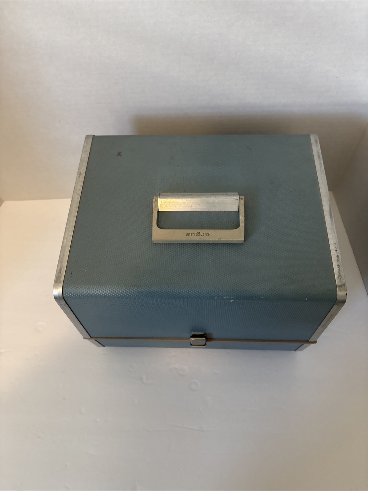 Vintage Argus 300 Model 38 Automatic Slide Projector with Carrying Case