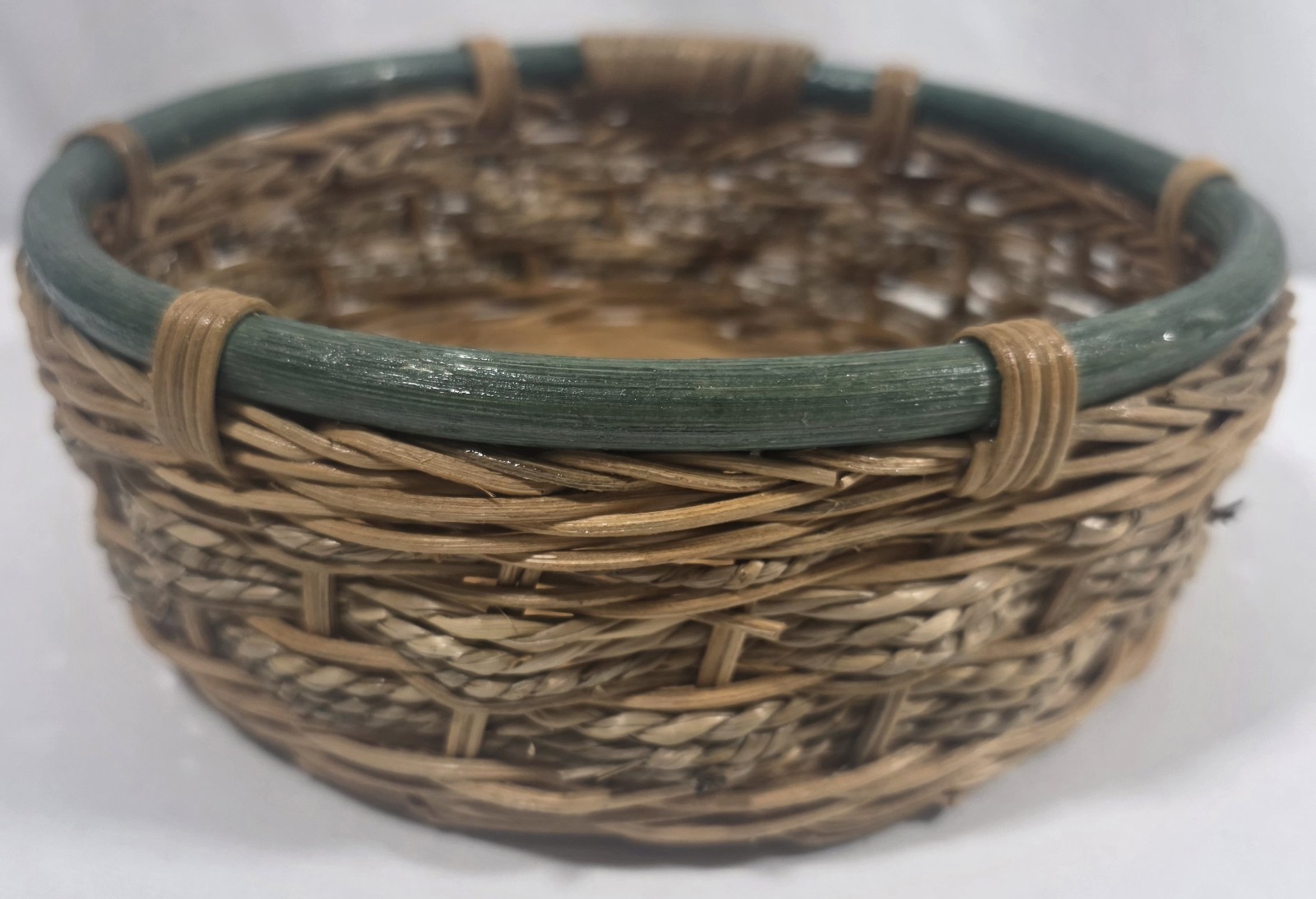 Vintage Rattan Wicker Fruit Decorative Primitive Basket With Green Rim 8.5" Wide