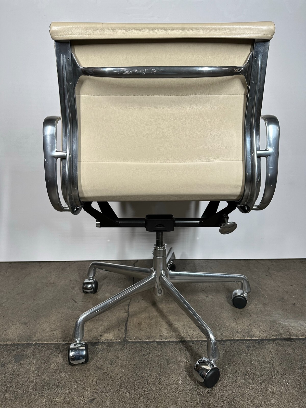 Authentic Herman Miller Soft Pad Group Management Chair