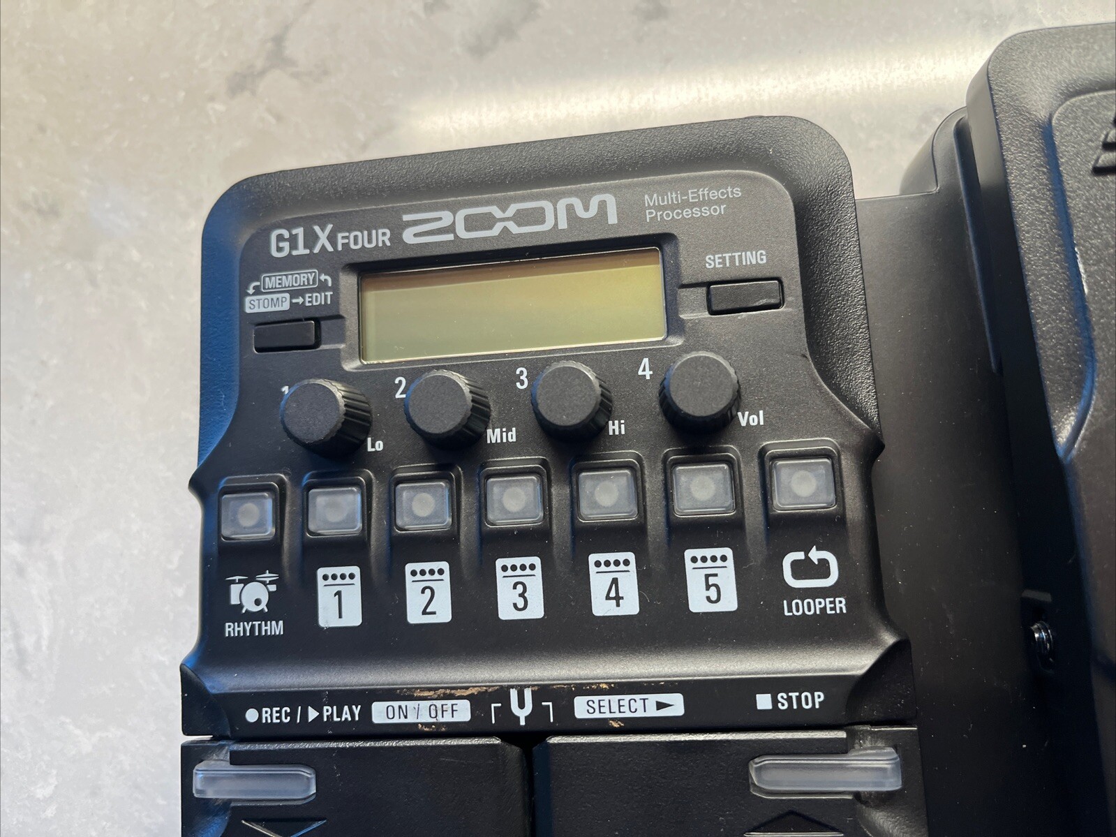 Zoom G1X Four Guitar Effects Processor with Built-In Expression Pedal TESTED