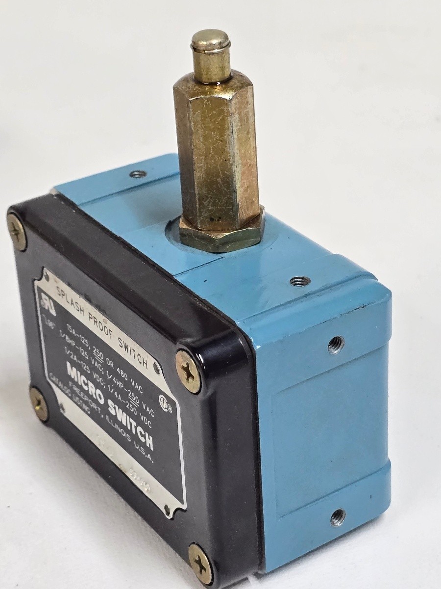 Micro Switch OP-Q 9348 Splash Proof Microswitch with Plunger Actuator