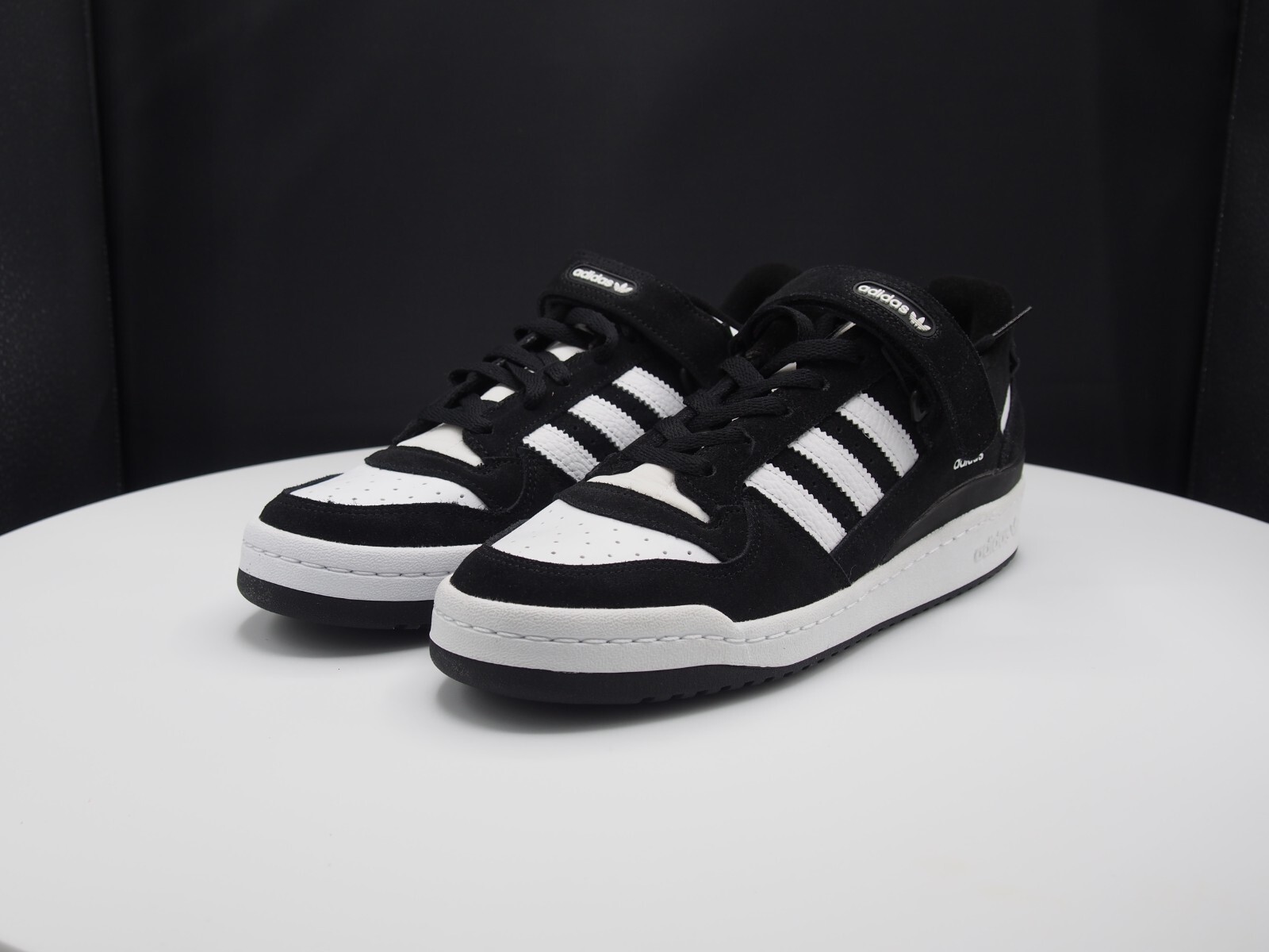 Adidas Low Forum "Panda" GW0695 Men's size 10.5 US