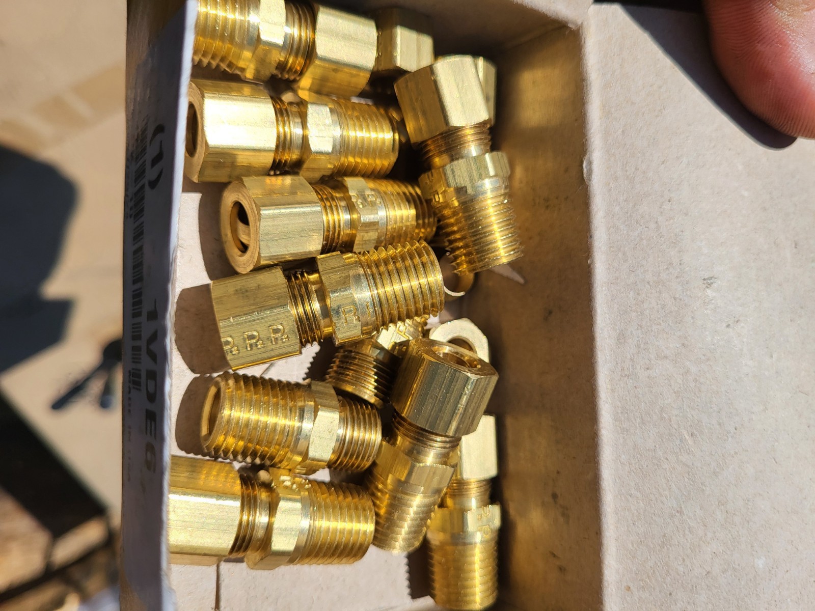 Parker 68C-5-4 5/16" Compression X 1/4" Mnpt Brass Connector 10Pk