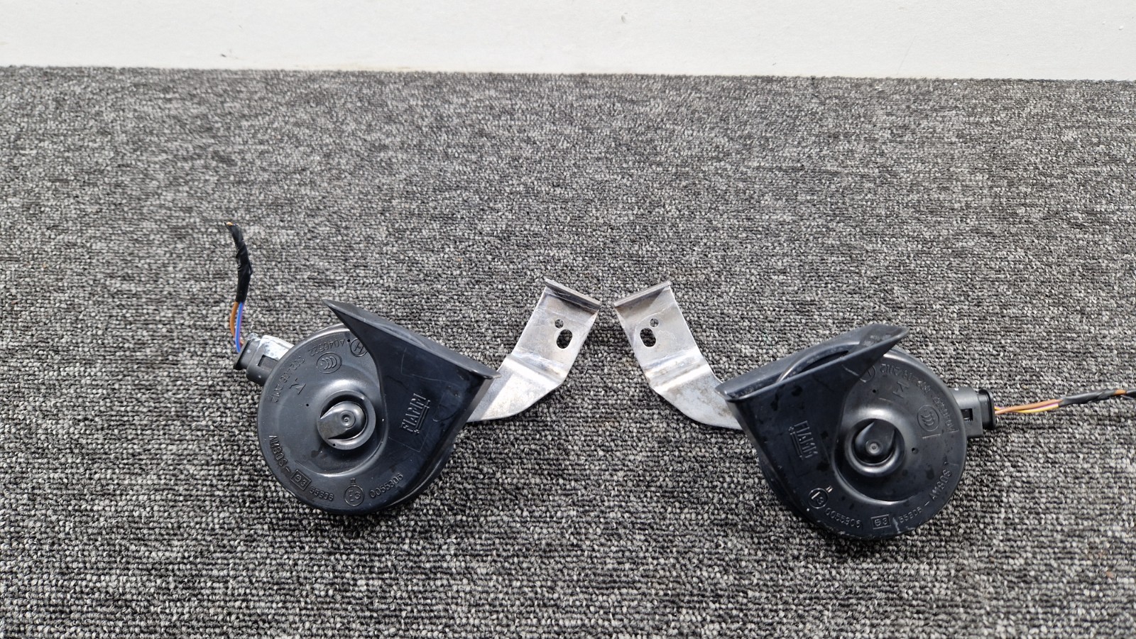 16-22 BMW X1 F48 GENUINE LOW AND HIGH TONE HORN SIGNAL PAIR SET 7410917 7410918