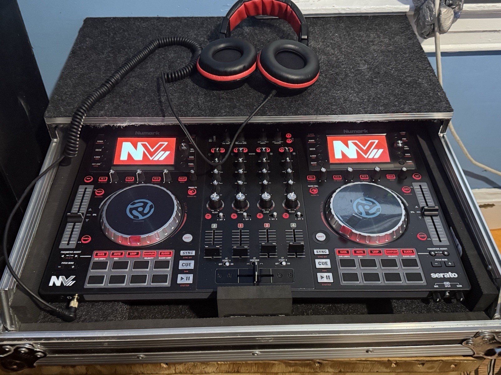 Numark NVII 2-Deck 4-Channel DJ Controller Built-In Mixer 16 Pads w/ Case