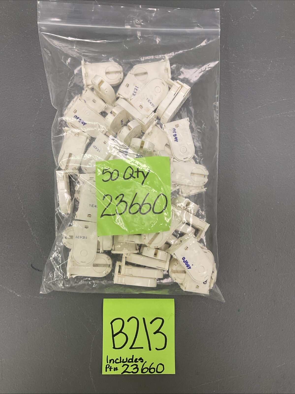 LEVITON LAMPHOLDER 660W 600V WHITE RT/150 MED BI-PIN SOCKET 23660 LOT OF 50- ECS