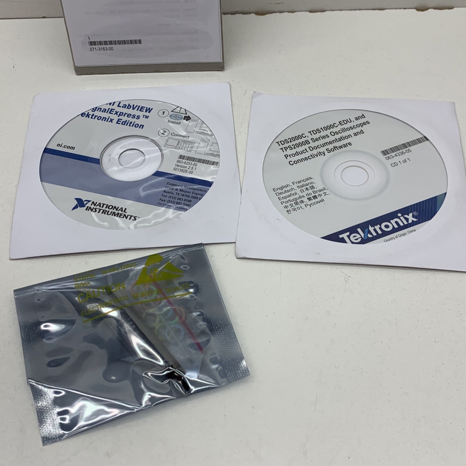 Tektronic TDS2000C Instructions, Software, 003143302 Screwdriver, and Bands