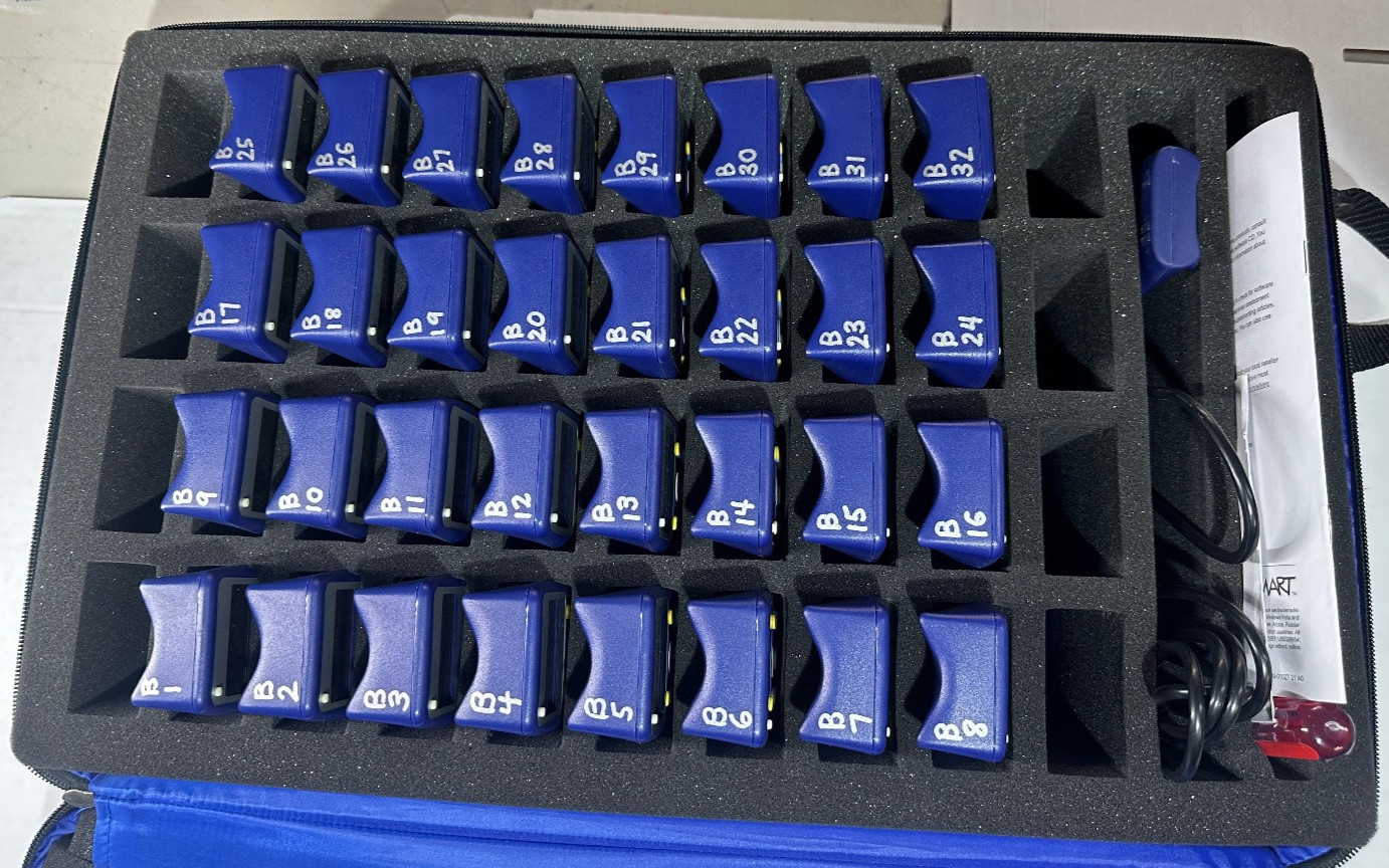 SMART Response PE Interactive Classroom System w/ 32 Clickers COMPLETE Kit