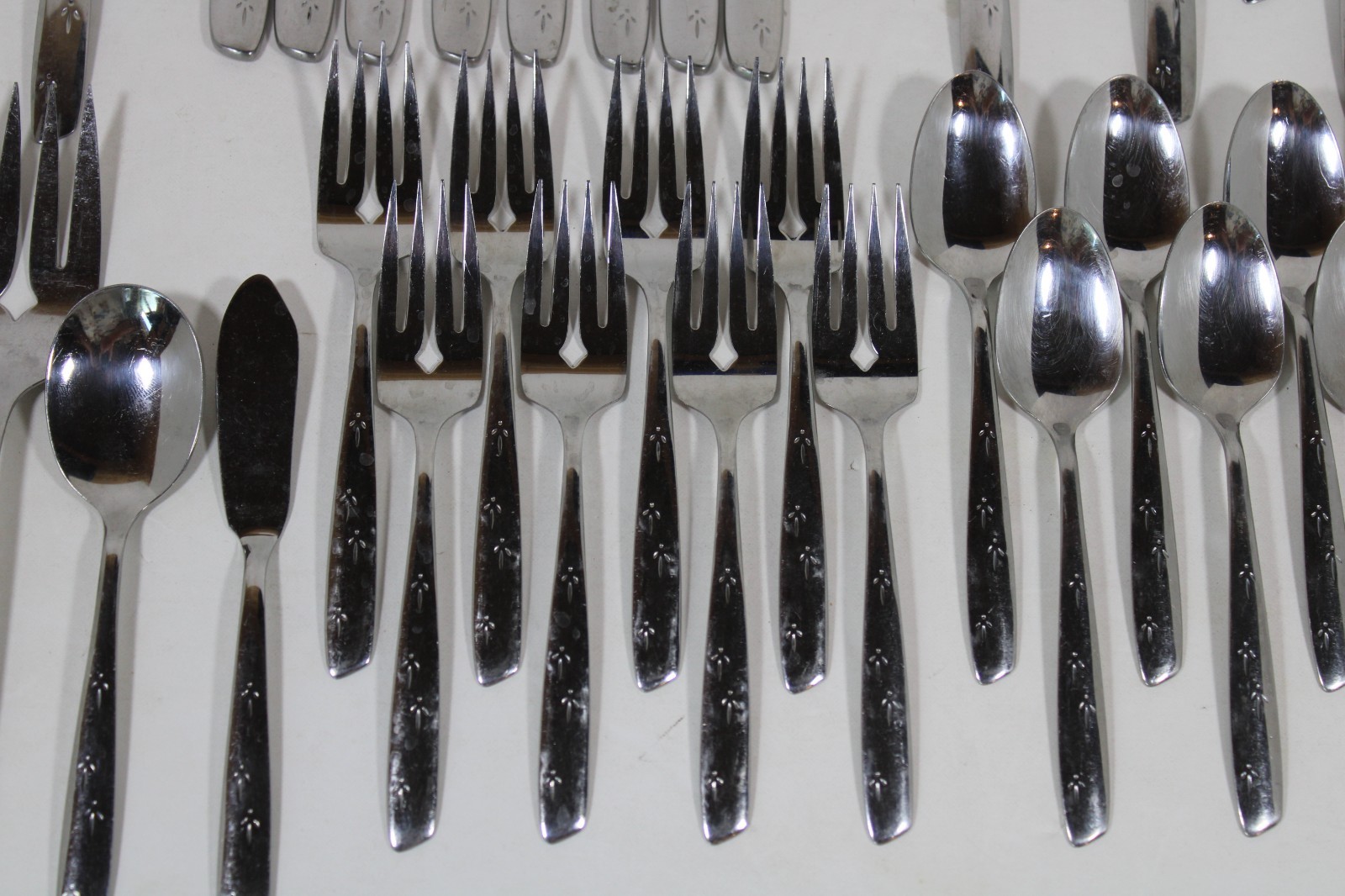 46 Pce. Oneida Stainless Asian Arrow Pattern MCM 1960's - Fork, Knife, Spoon