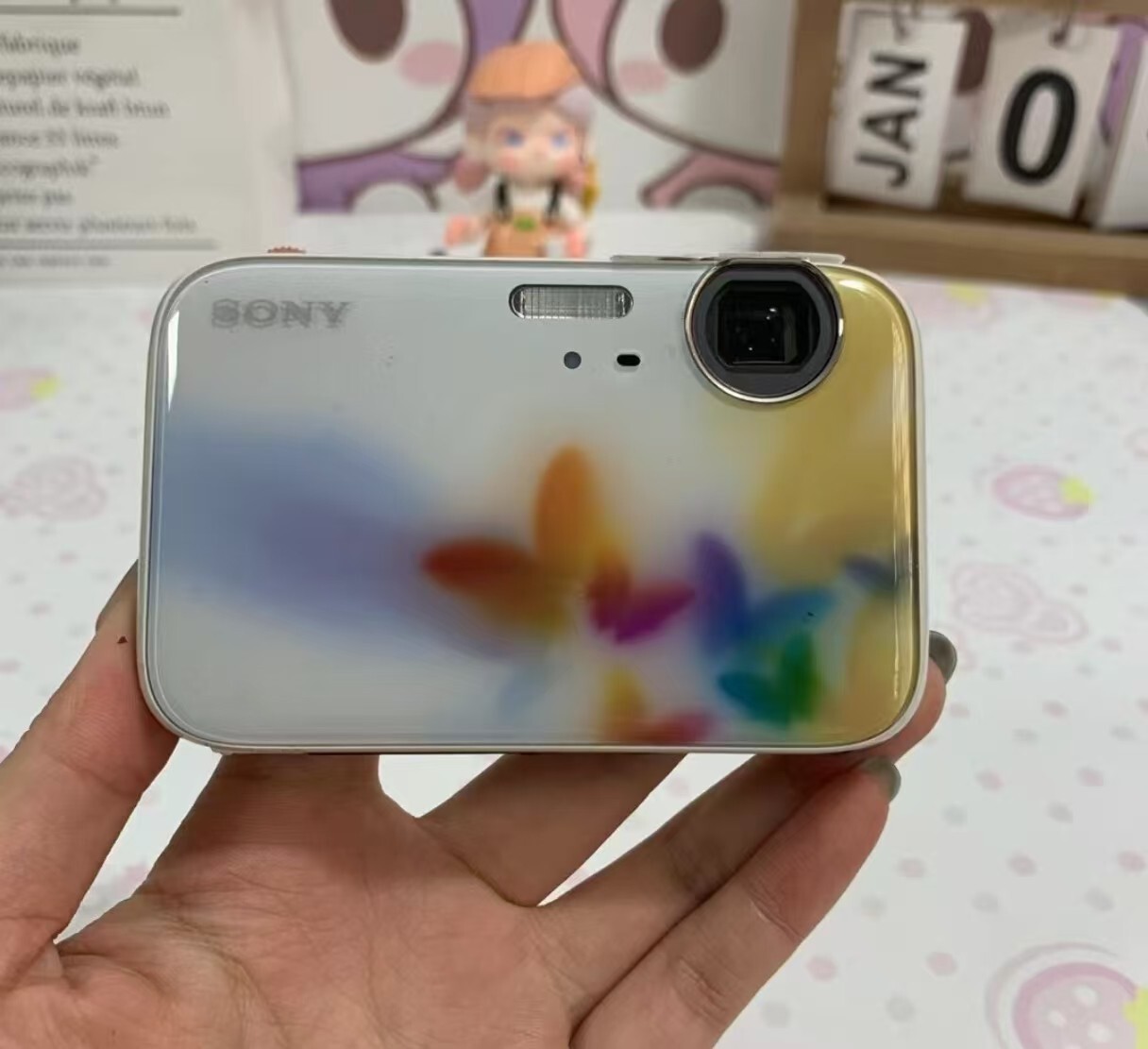 Sony Cyber-shot DSC-J20 16.1MP 4x Optical Zoom Digital Camera English  White