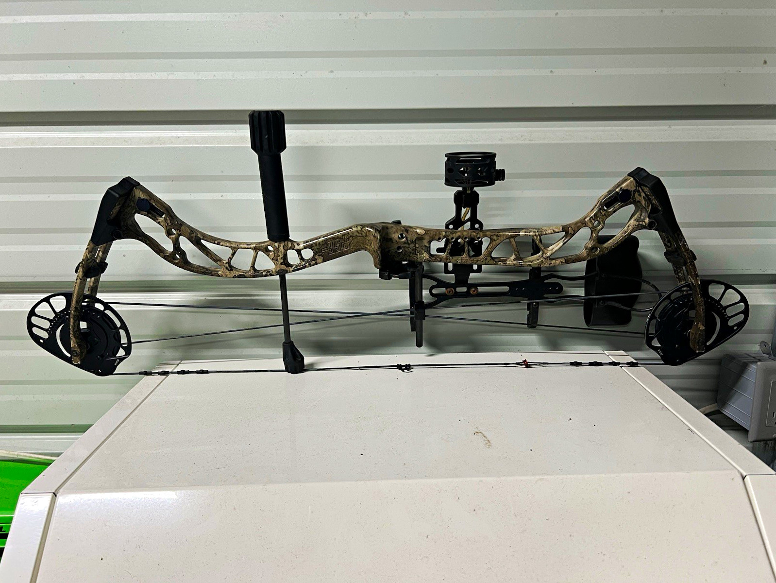 PSE Brute NXT Camo/Black Right Hand Compound Bow 70lb 30.5in Draw w/ Sight