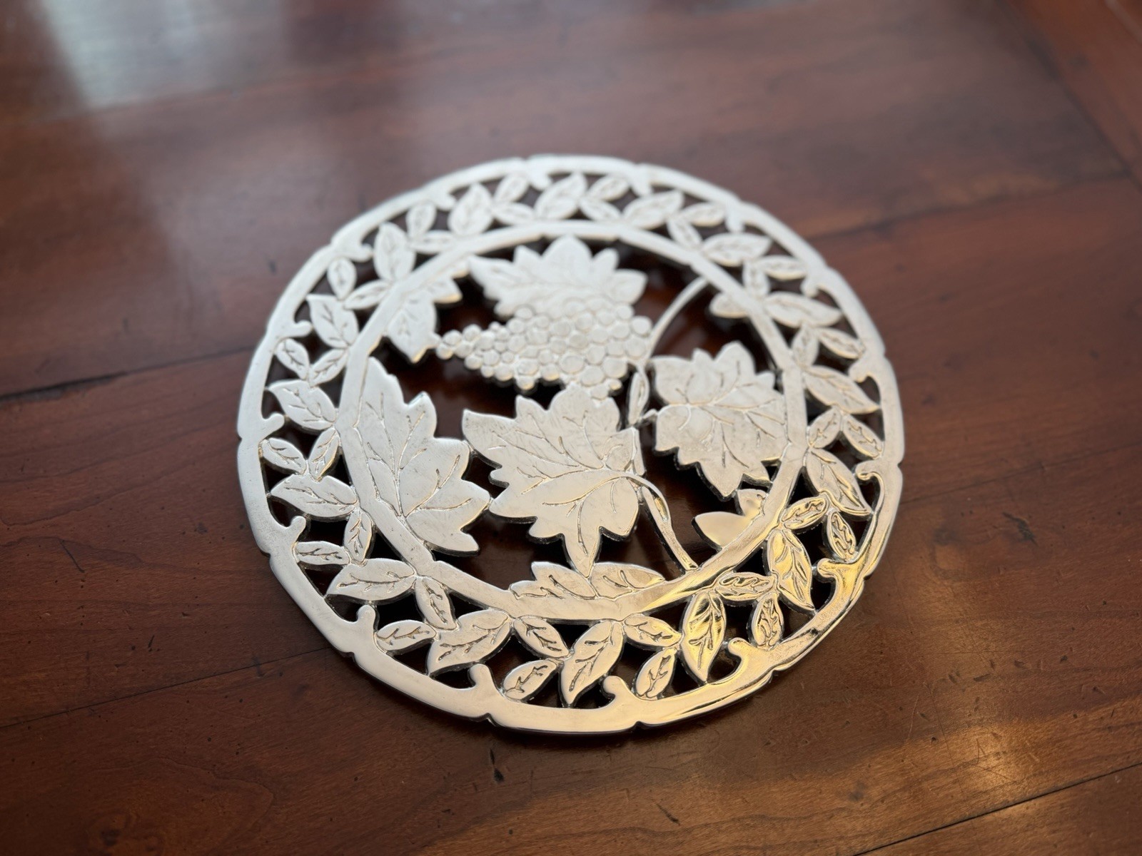 Vintage Italy Taunton Silver Plate Medallion Grapevine Footed Pot Holder Trivet