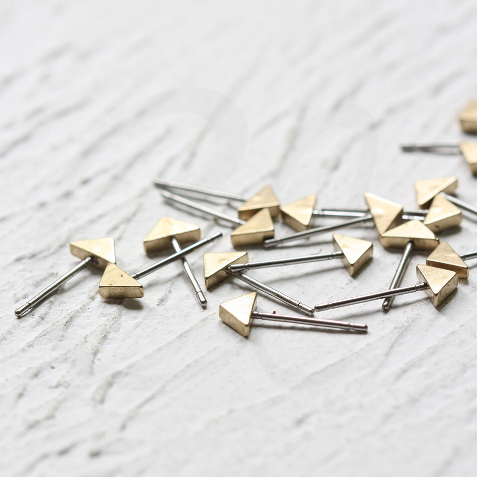 5 Pairs Raw Brass Triangle Earring Post with Stainless Steel Pin (CW-4266C)