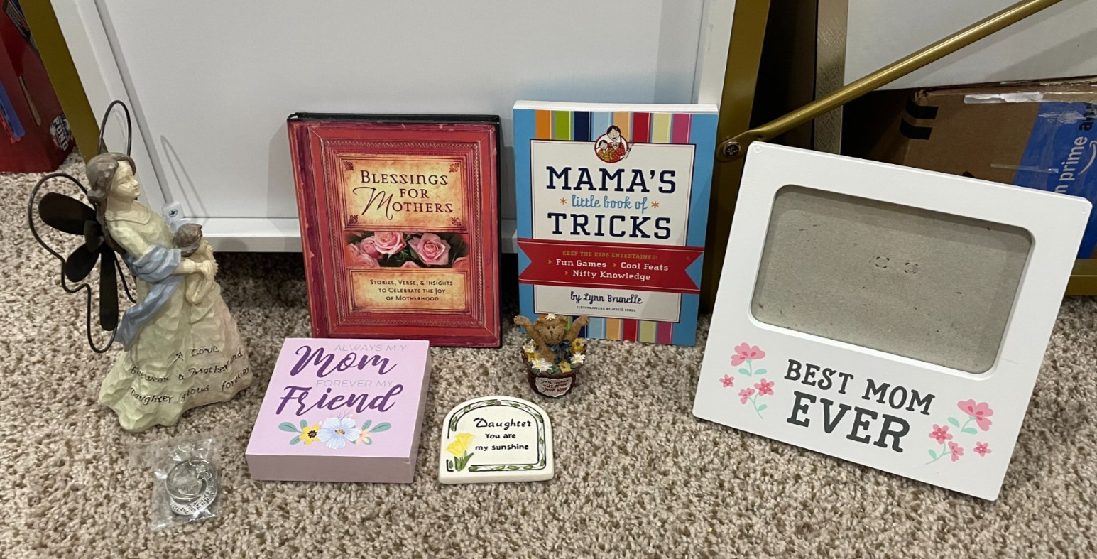 Mother/ Daughter Items, Angel Frame Books Plaque Keychain Boyd's Bear, Best Mom