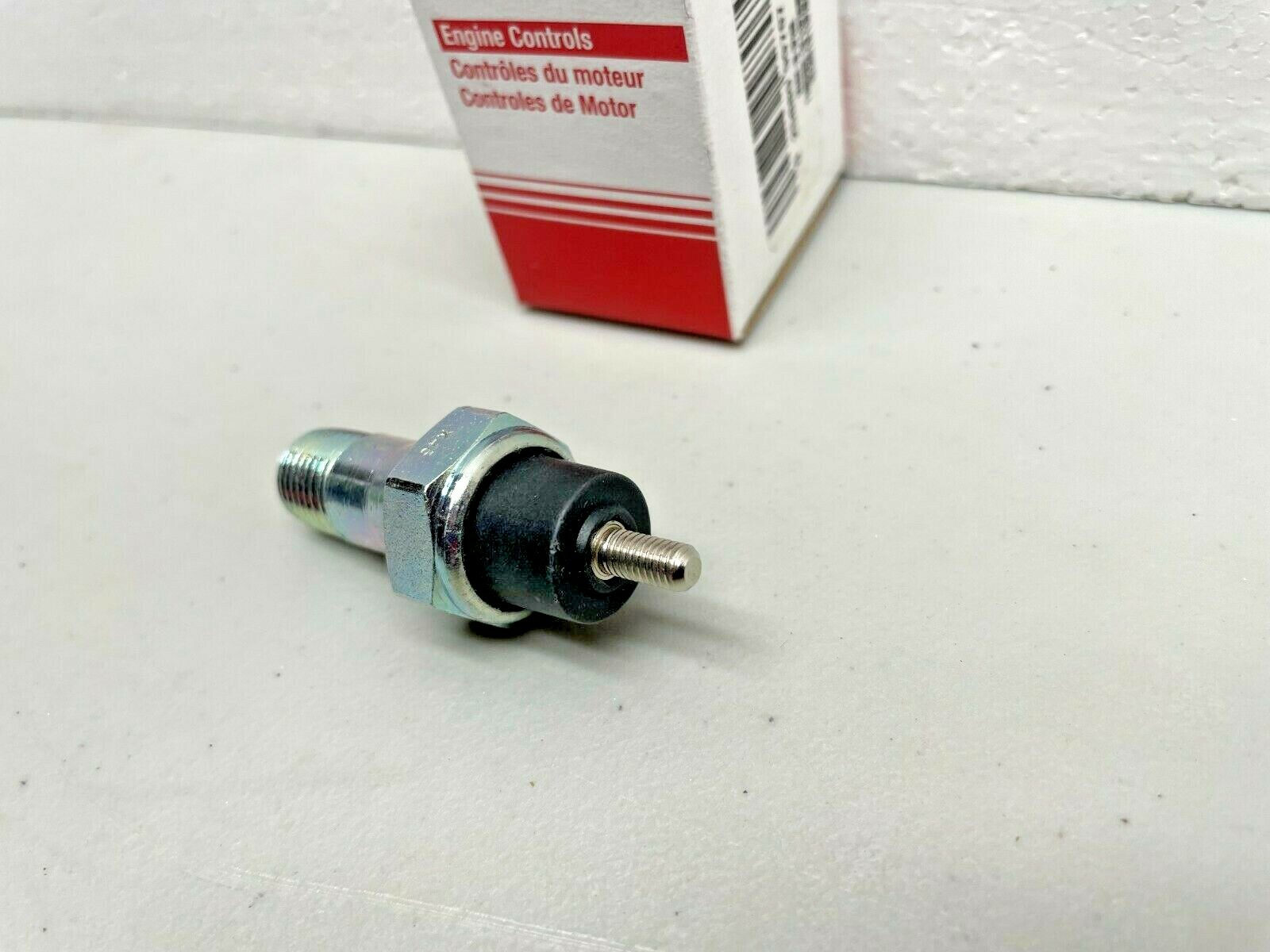 CARQUEST Engine Oil Pressure Sender Switch fits FORD Bronco E150 Mazda B2500