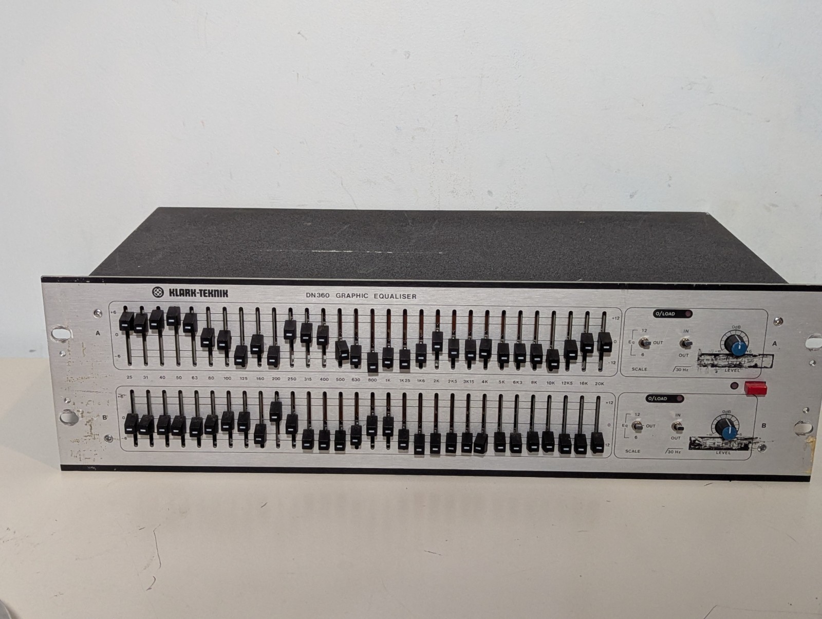 Klark Teknik DN360 2-Channel 30 Band Graphic Equalizer