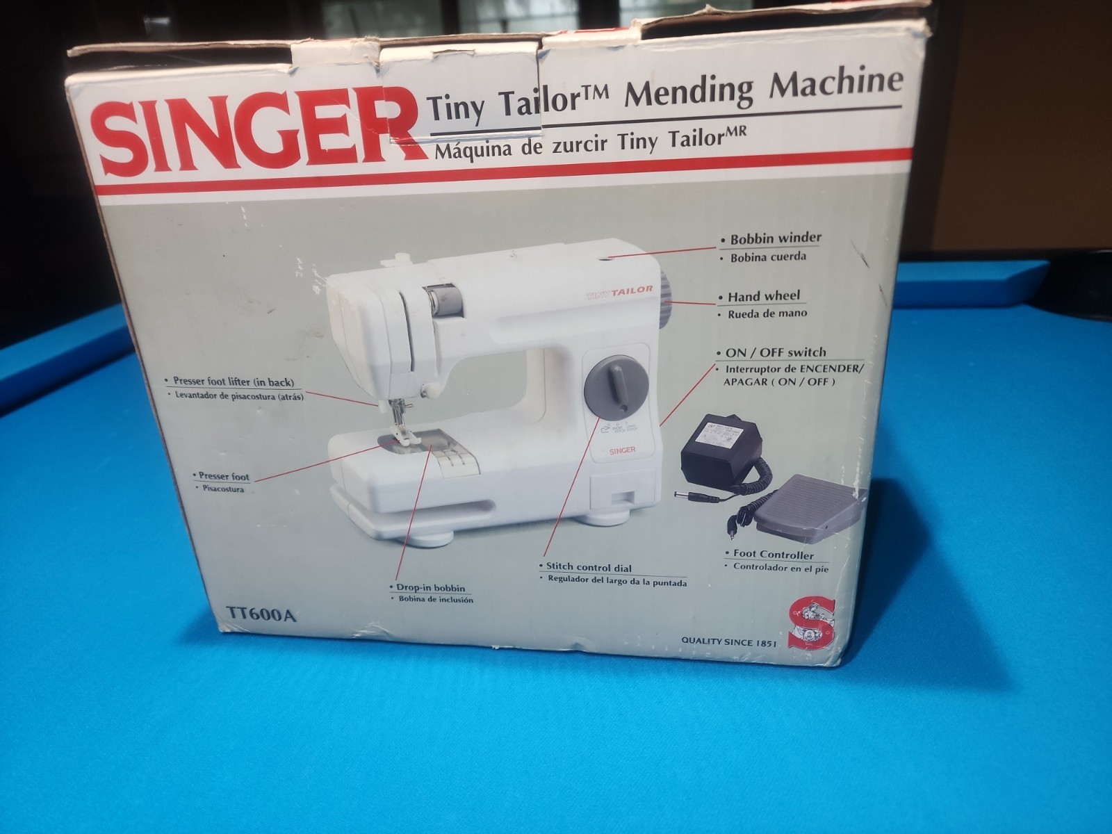 Singer Tiny Tailor Mending Machine TT600A in Original Box Sewing