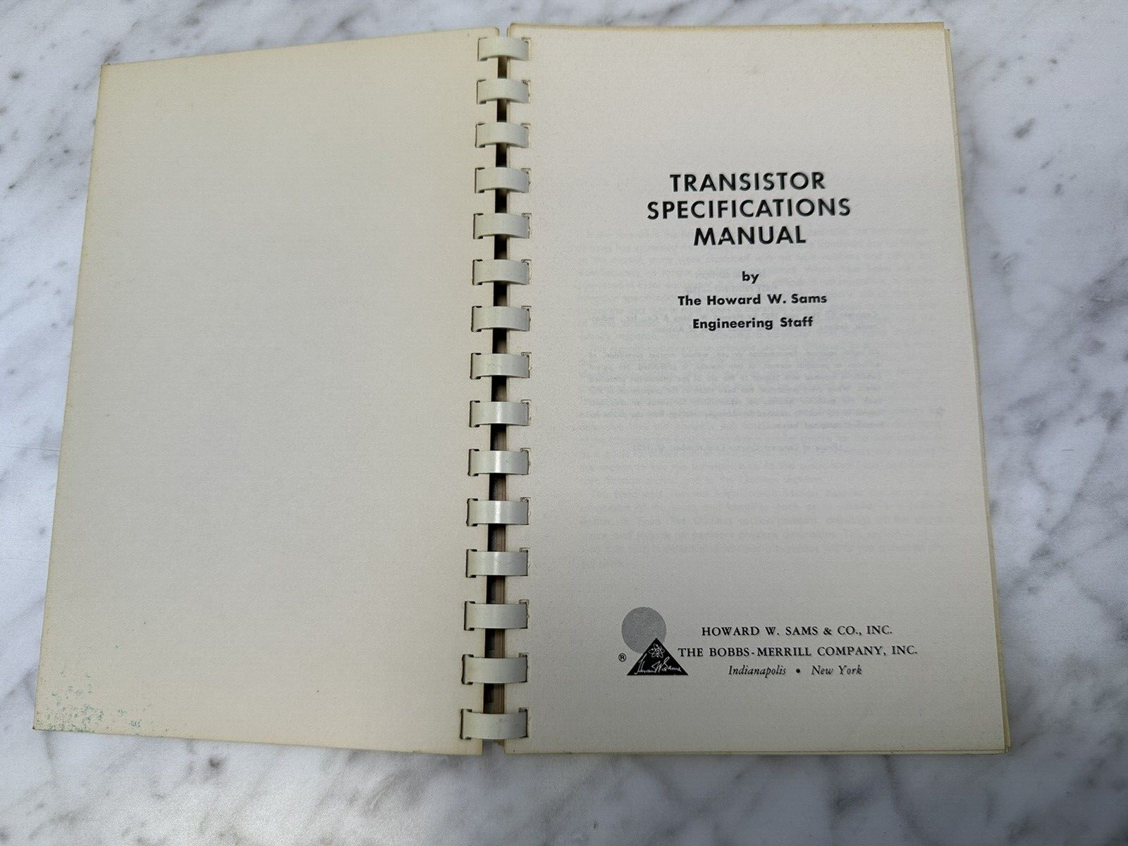 Howard Sams Transistor Specifications Manual 1967 Photofact Ring Bound