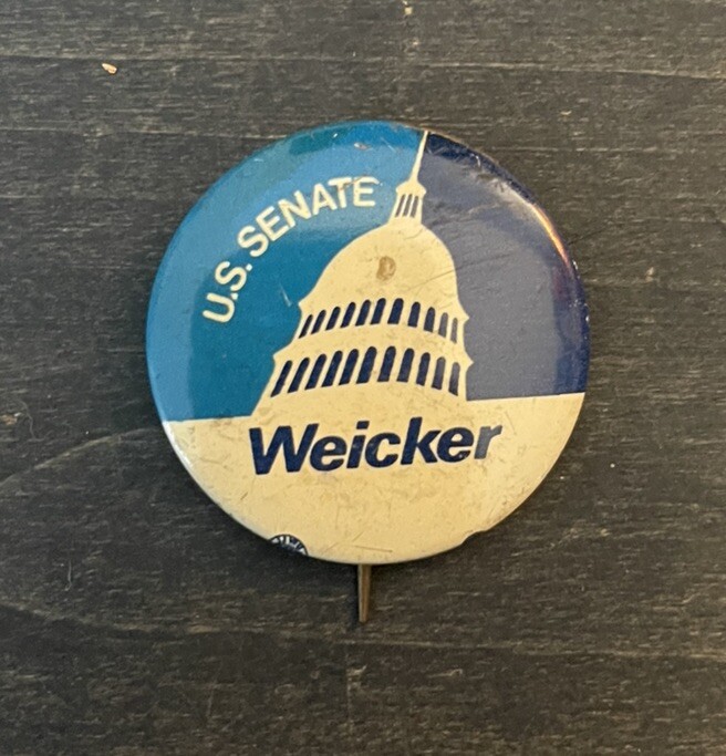 Lowell WEICKER U.S SENATE 1970 Campaign Pin in VG Condition