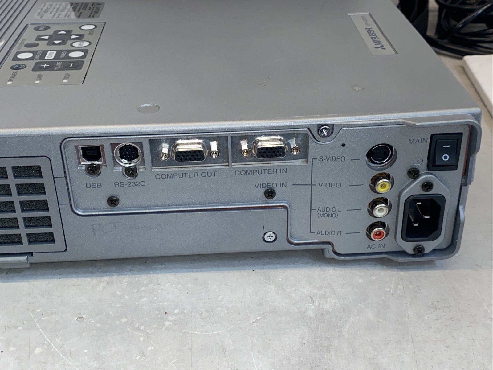 Mitsubishi LVP-X70UX LCD Projector