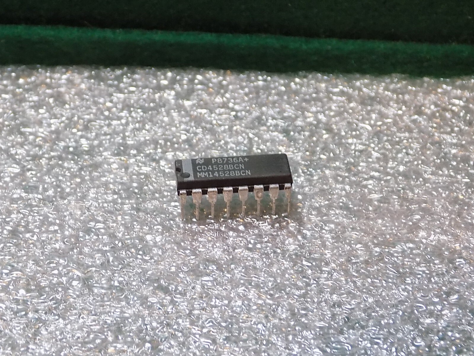(1)  NAT. SEMI. CD4528BCN MM14528BCN 16 PIN DUAL MONO NOS