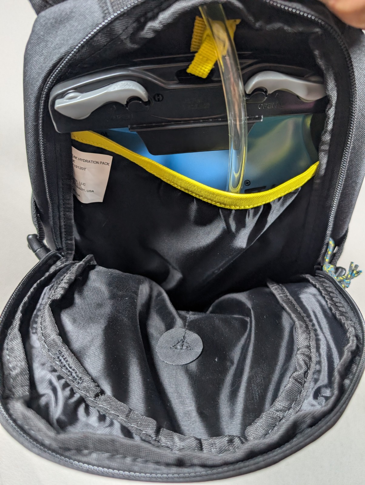 New With Tag Sierra Designs Bear Peak 13L Hydration Backpack Black Gorpcore