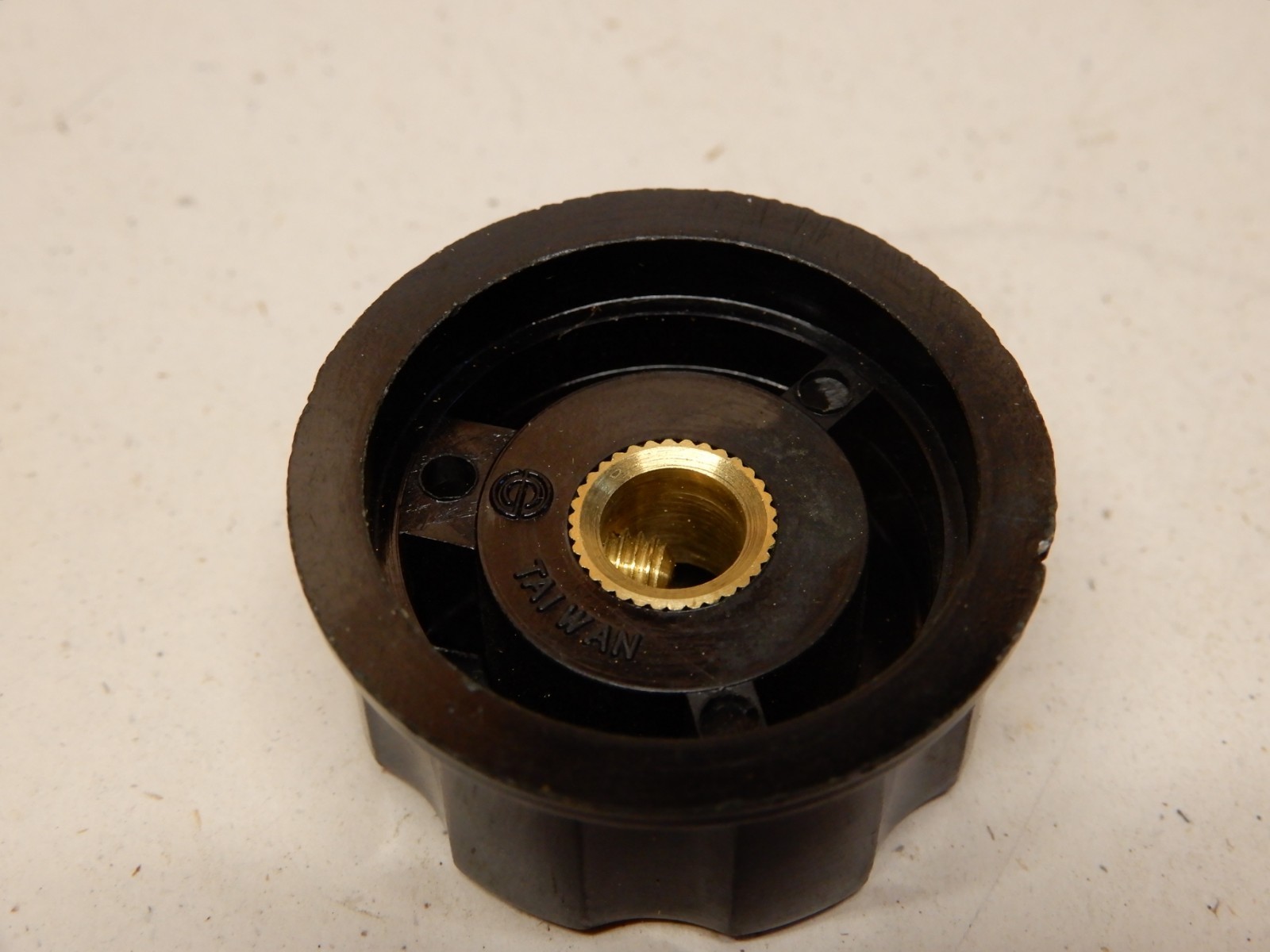 Raytheon Control Knobs TSA125-3WL-2 QUANTITY 6 NOS in Original Packing