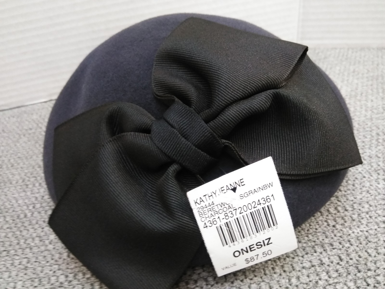 VTG. Kathy Jeanne GRAY / Black Wool Felt  Cloche Hat W/ bow (Made In USA) NOS