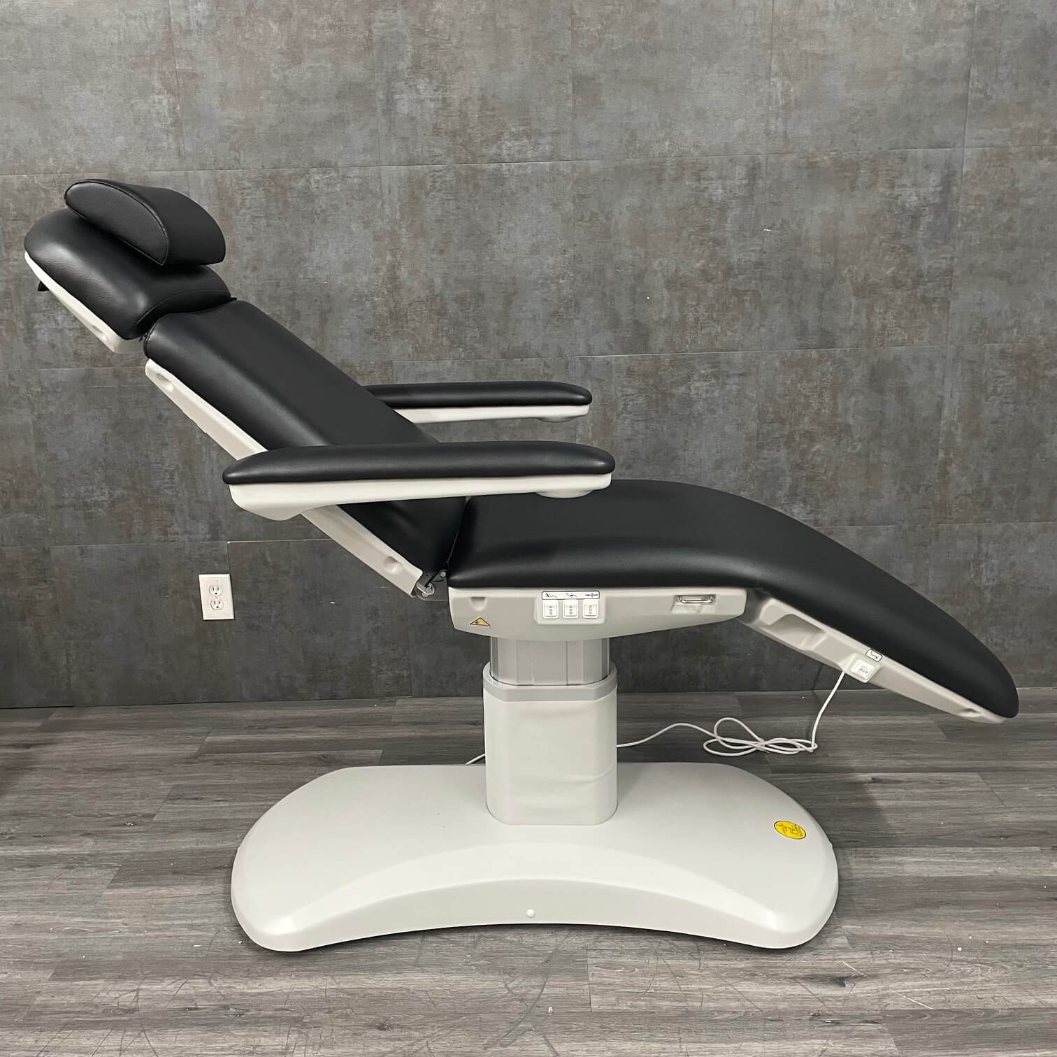 Silver Fox 2270FB Aesthetic Chair