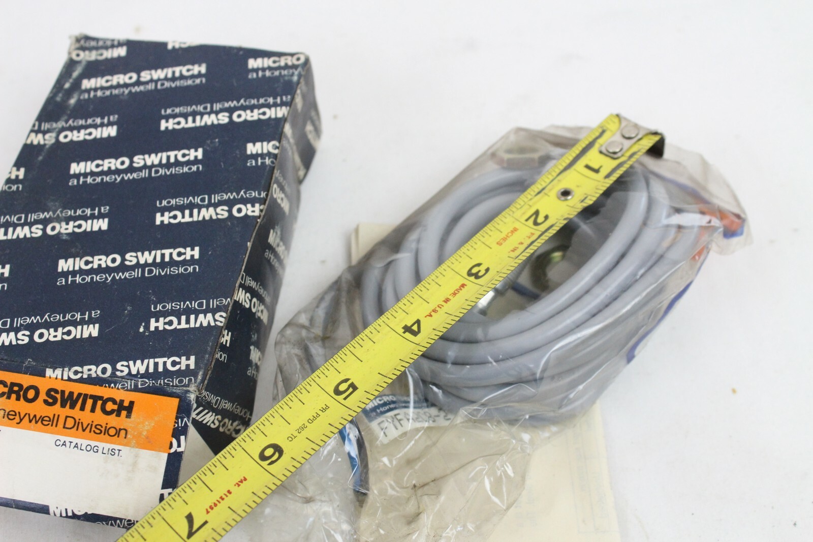 New Honeywell Proximity Sensor Proxy Micro Switch 20-260VAC PK82525 FYFA2C8-2
