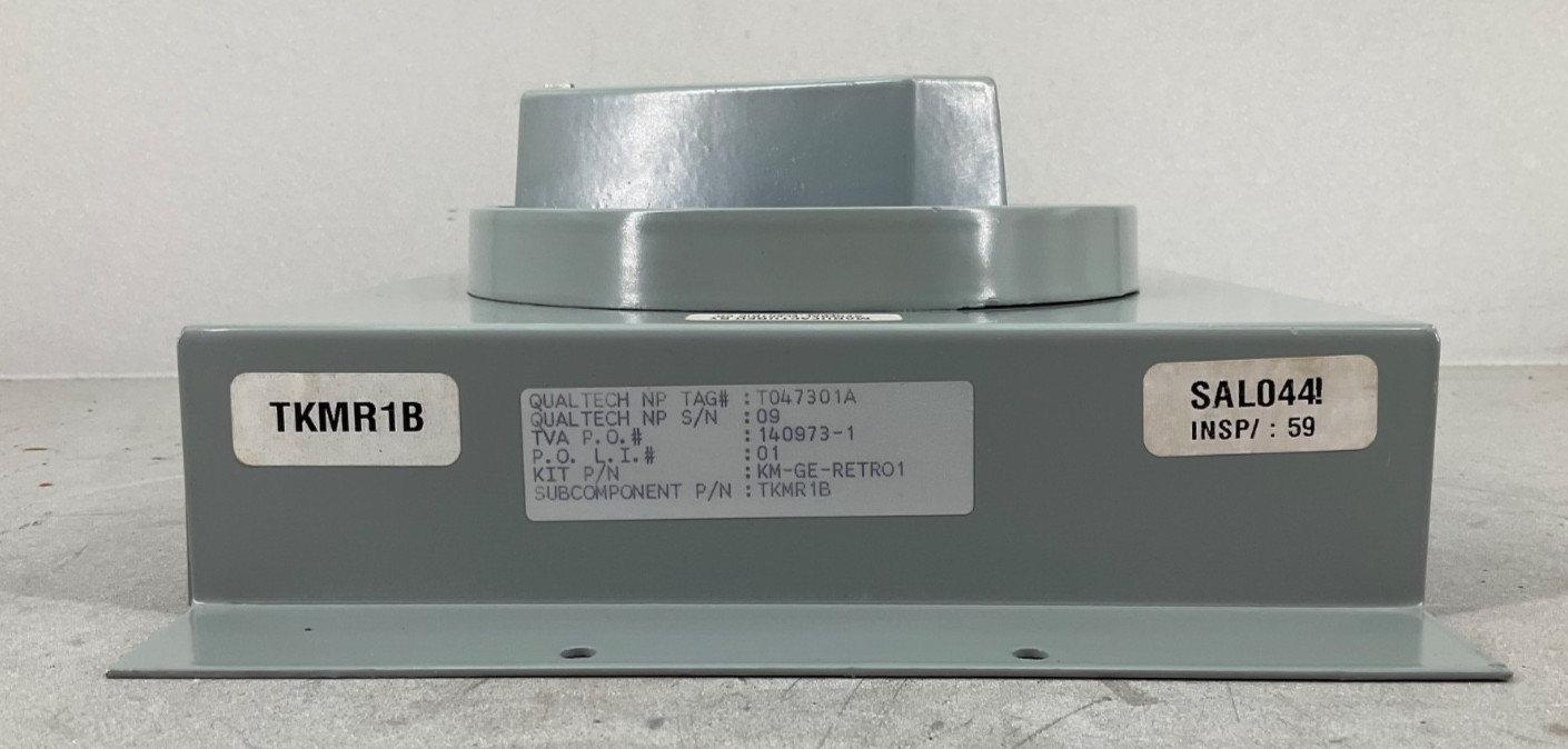 NEW G.E. TKMR1B ROTARY INTERGRAL HANDLE TKM BREAKERS VERTICAL MNT BLUE IND PLATE