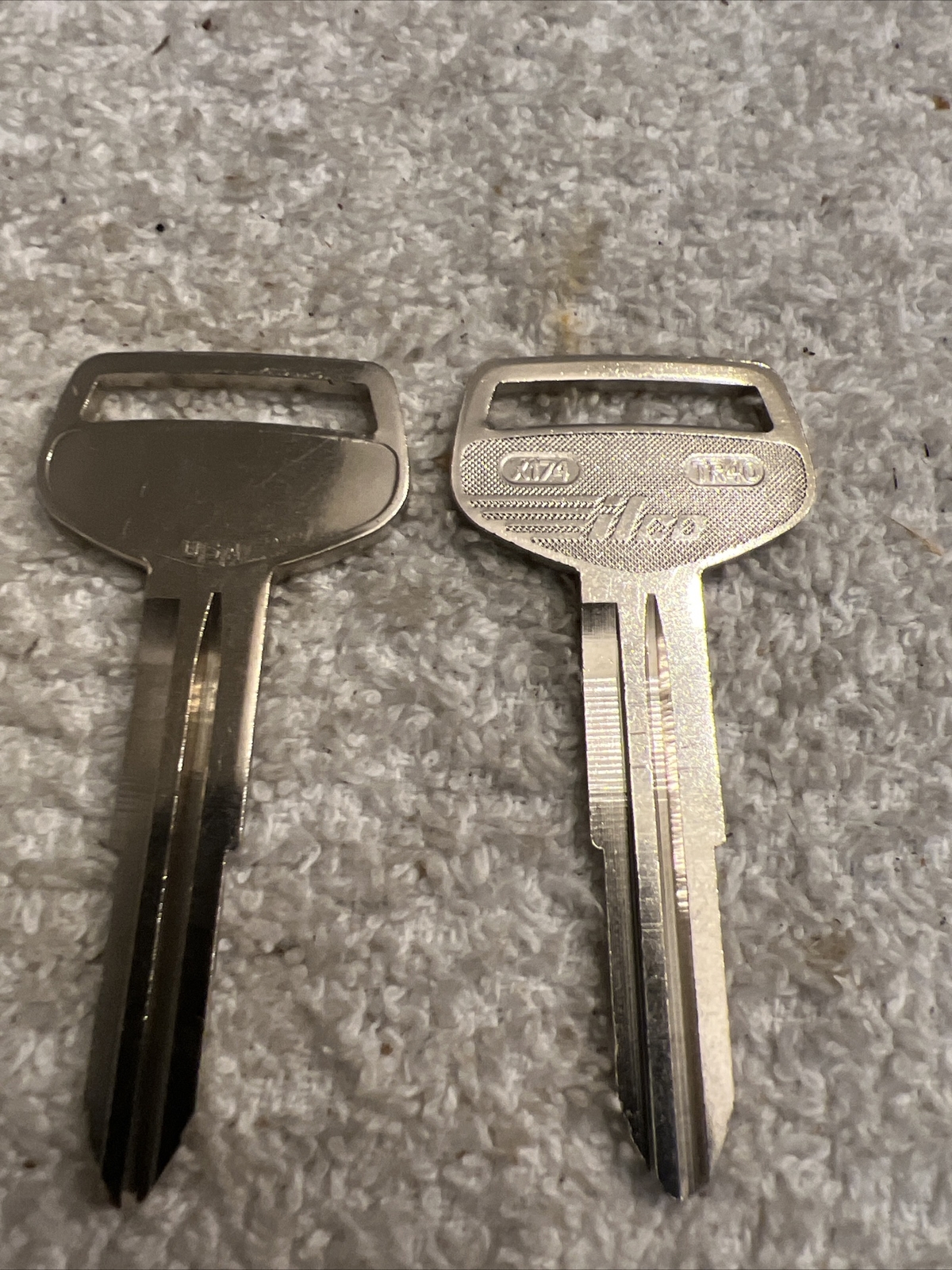 Lot of 2 New TOYOTA KEY BLANKS ILCO X174 FITS 1988-1998 locksmith K759 Uncut