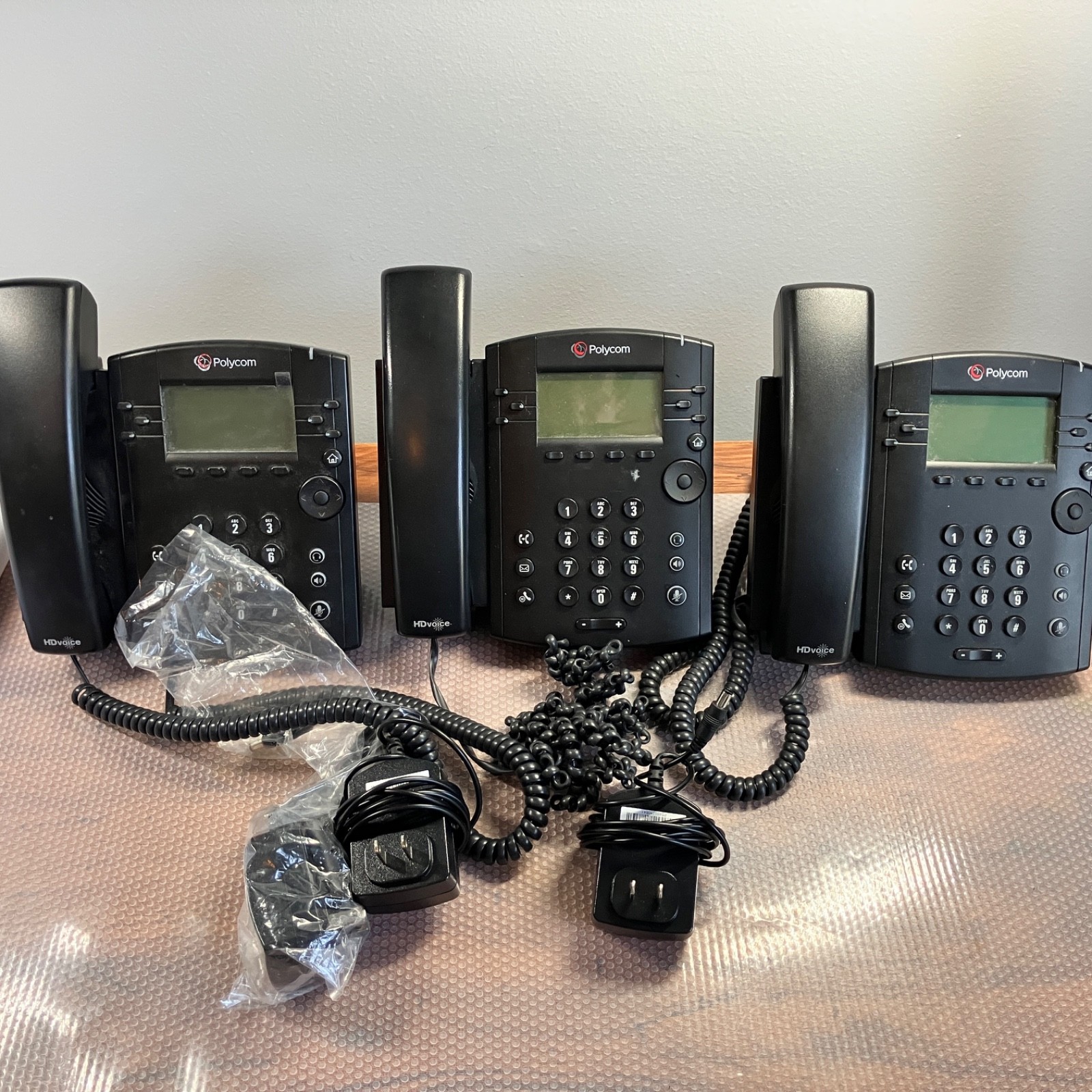 Lot of 3 Polycom VVX 300 IP Phones 2201-46135-025 VVX300 POE