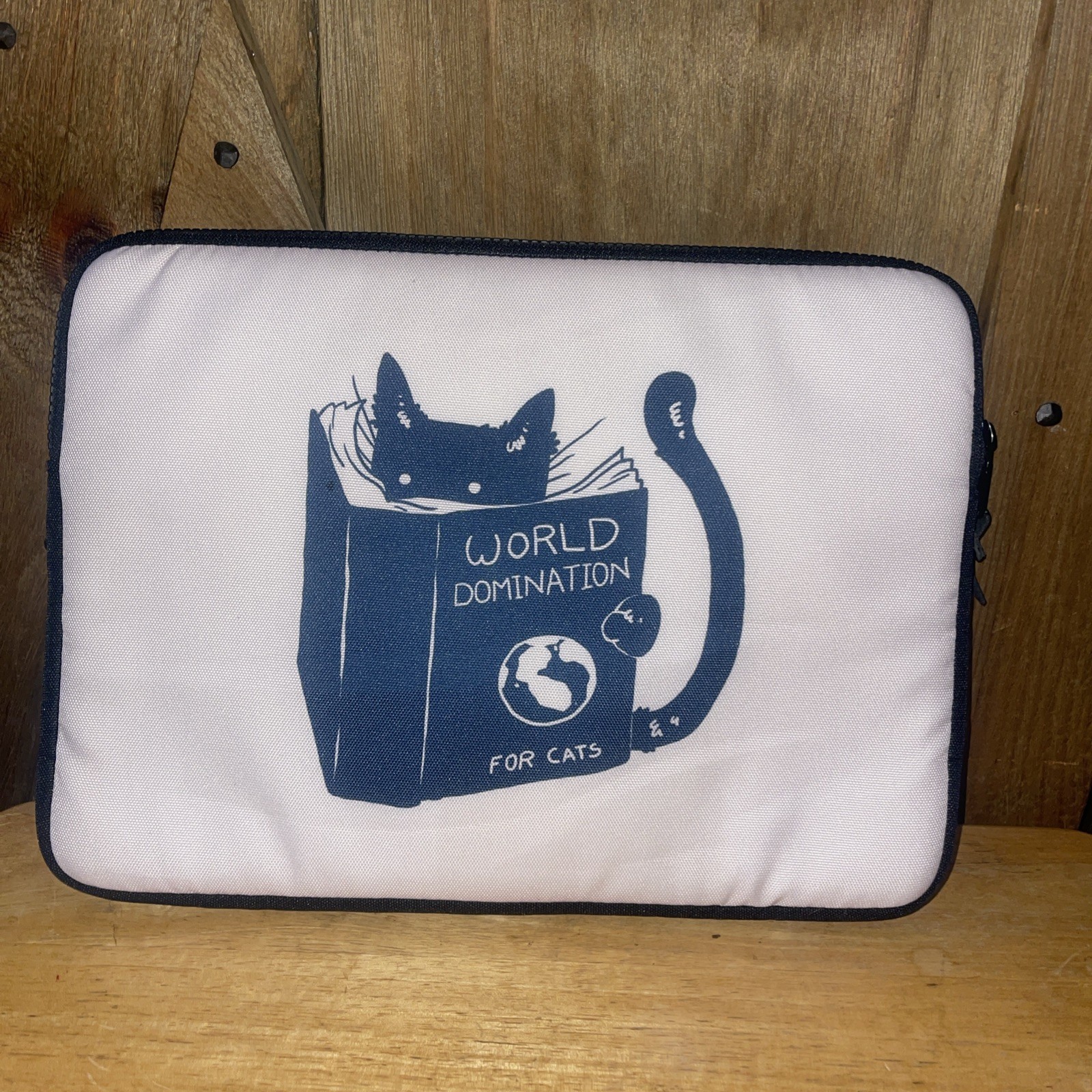 Sarcastic Cat Reading Tee, Funny Laptop Carrying Case Humorous Kitten