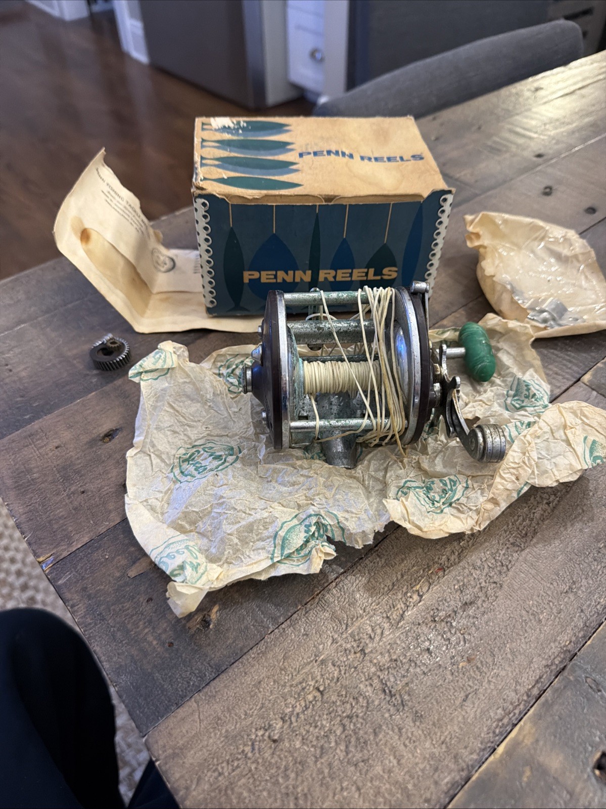 Vintage PENN Peer 209 M Fishing Reel in Box - With Rod Clamp