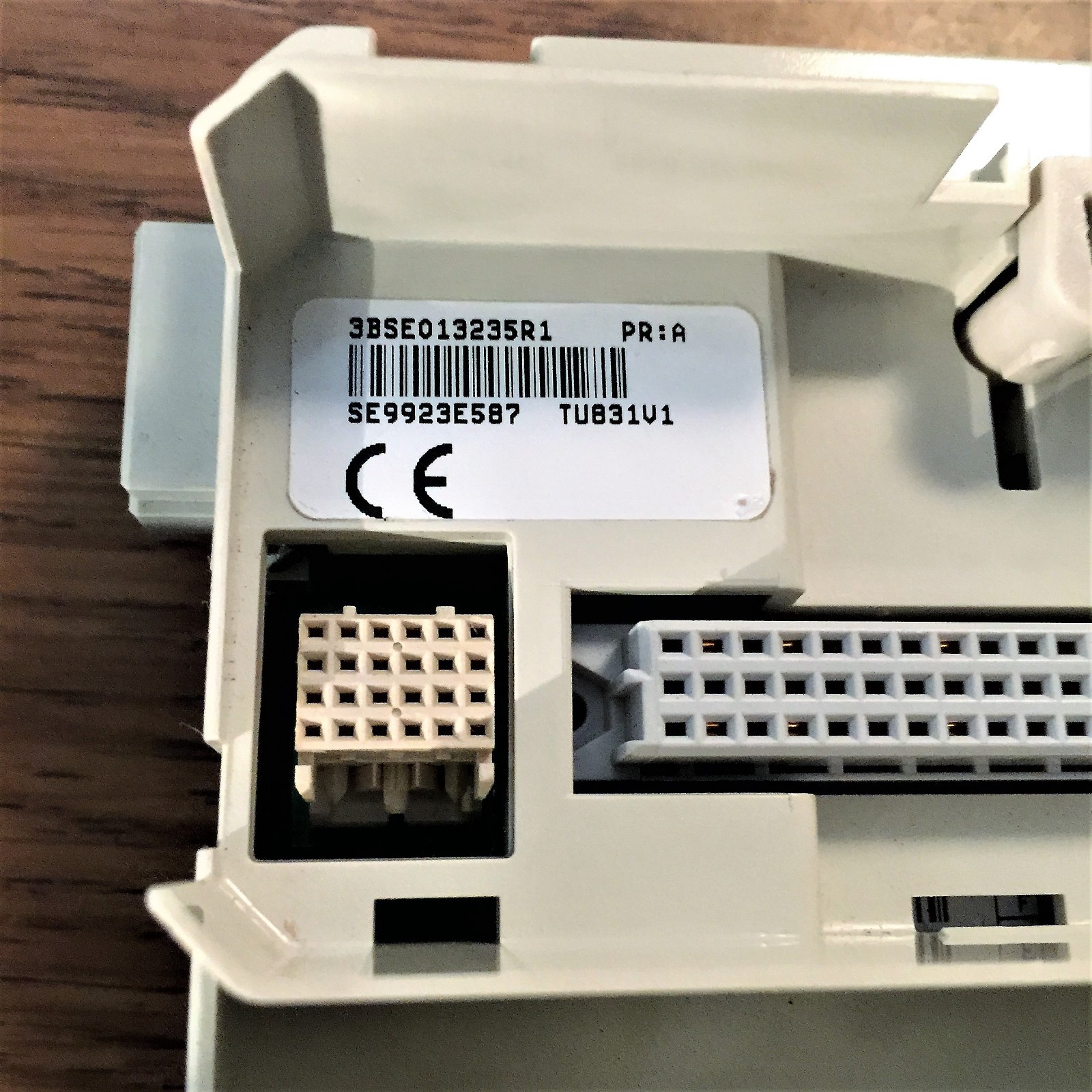 ABB 3BSE013235R1 TU831V1 EXTENDED MODULE TERMINATION UNIT