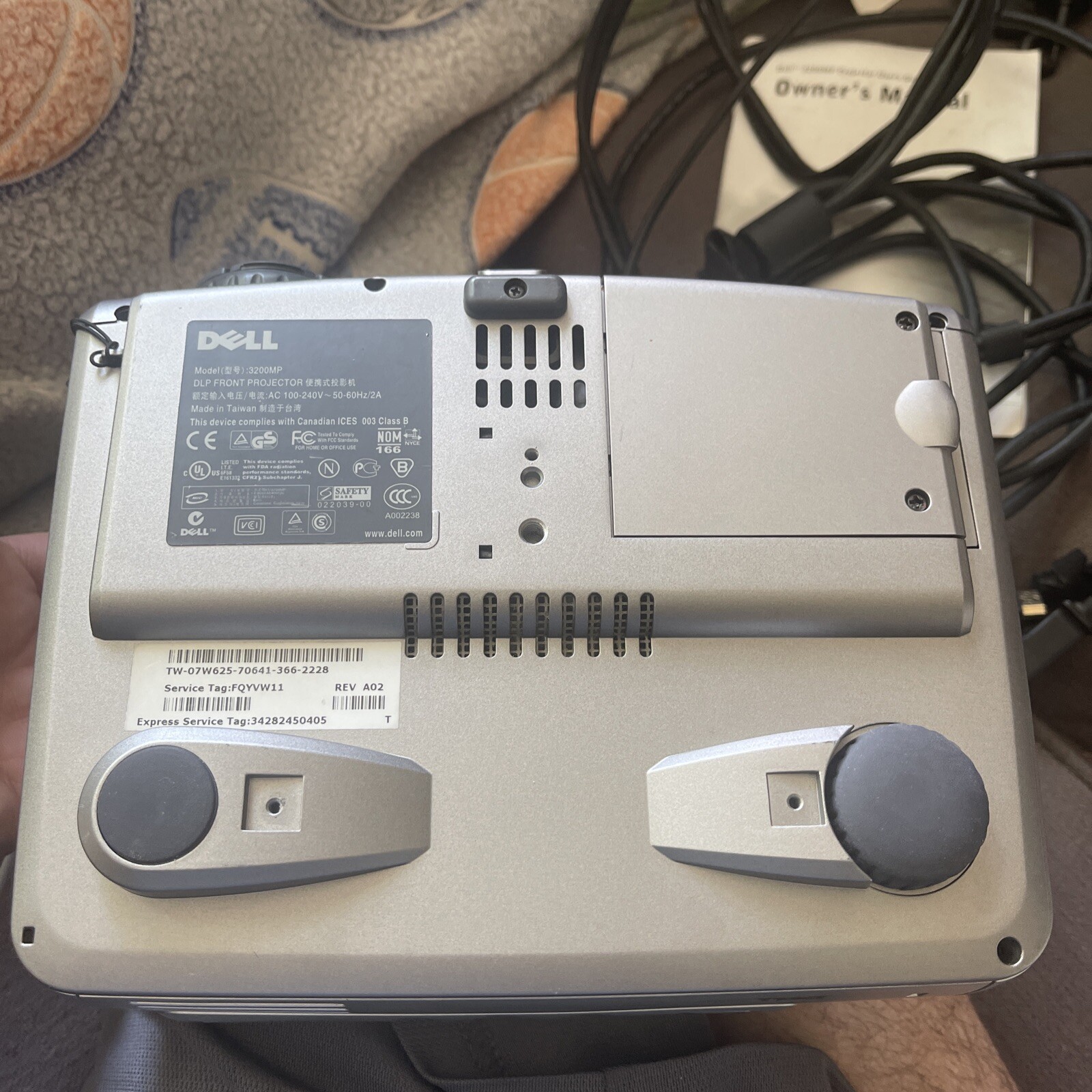 Dell 3200MP DLP Front Projector No Remote in Original Dell Case - Cords Manual