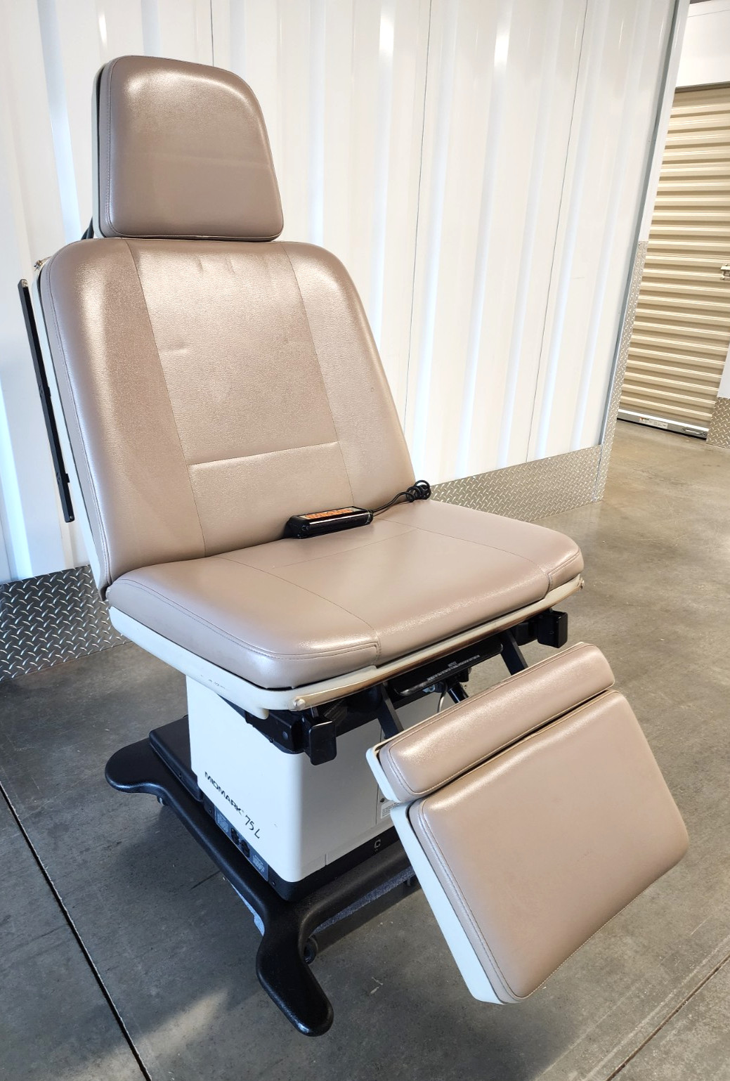 MIDMARK RITTER 75L POWER PROCEDURE EXAM CHAIR 411-011